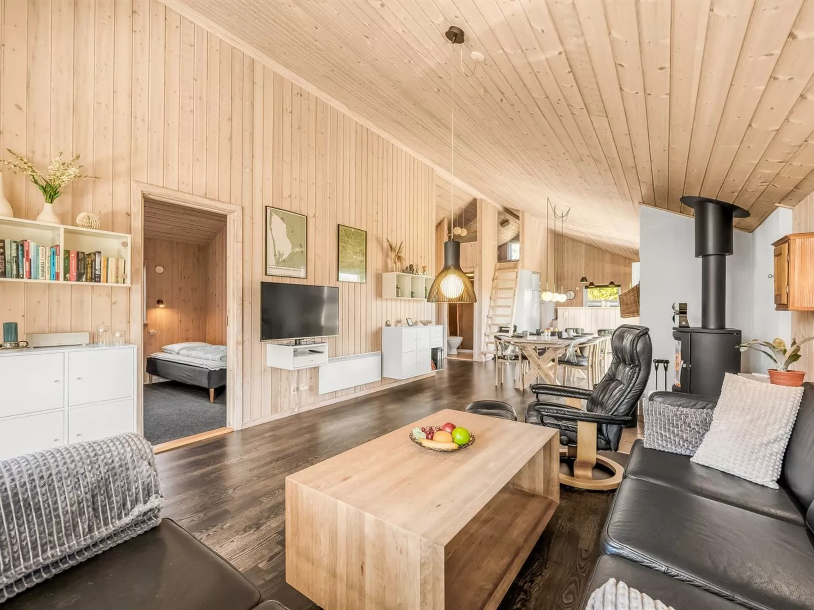 "Rekke" - 300m to the fjord-Binnen