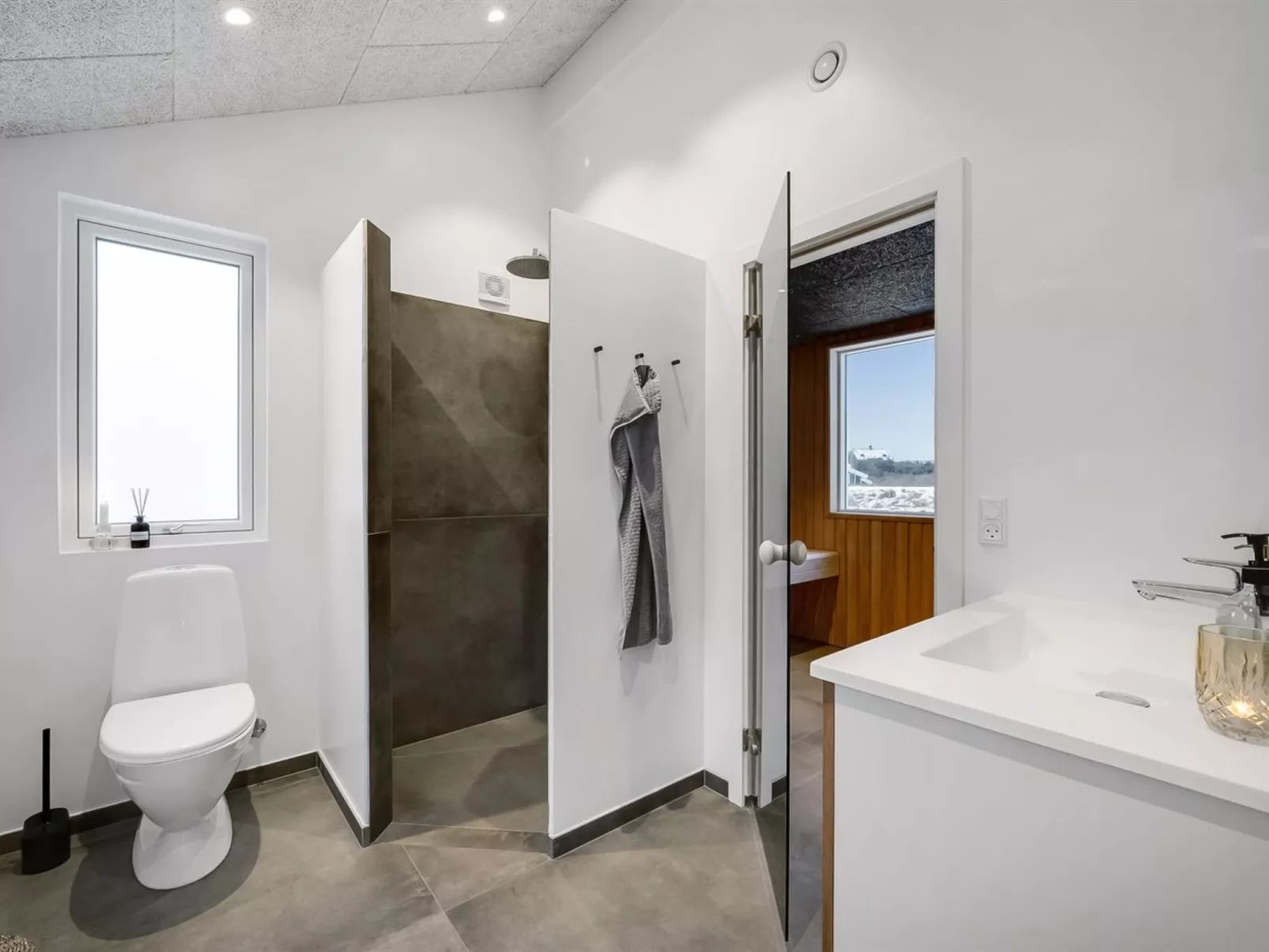 "Ivar" - 300m from the sea-Binnen