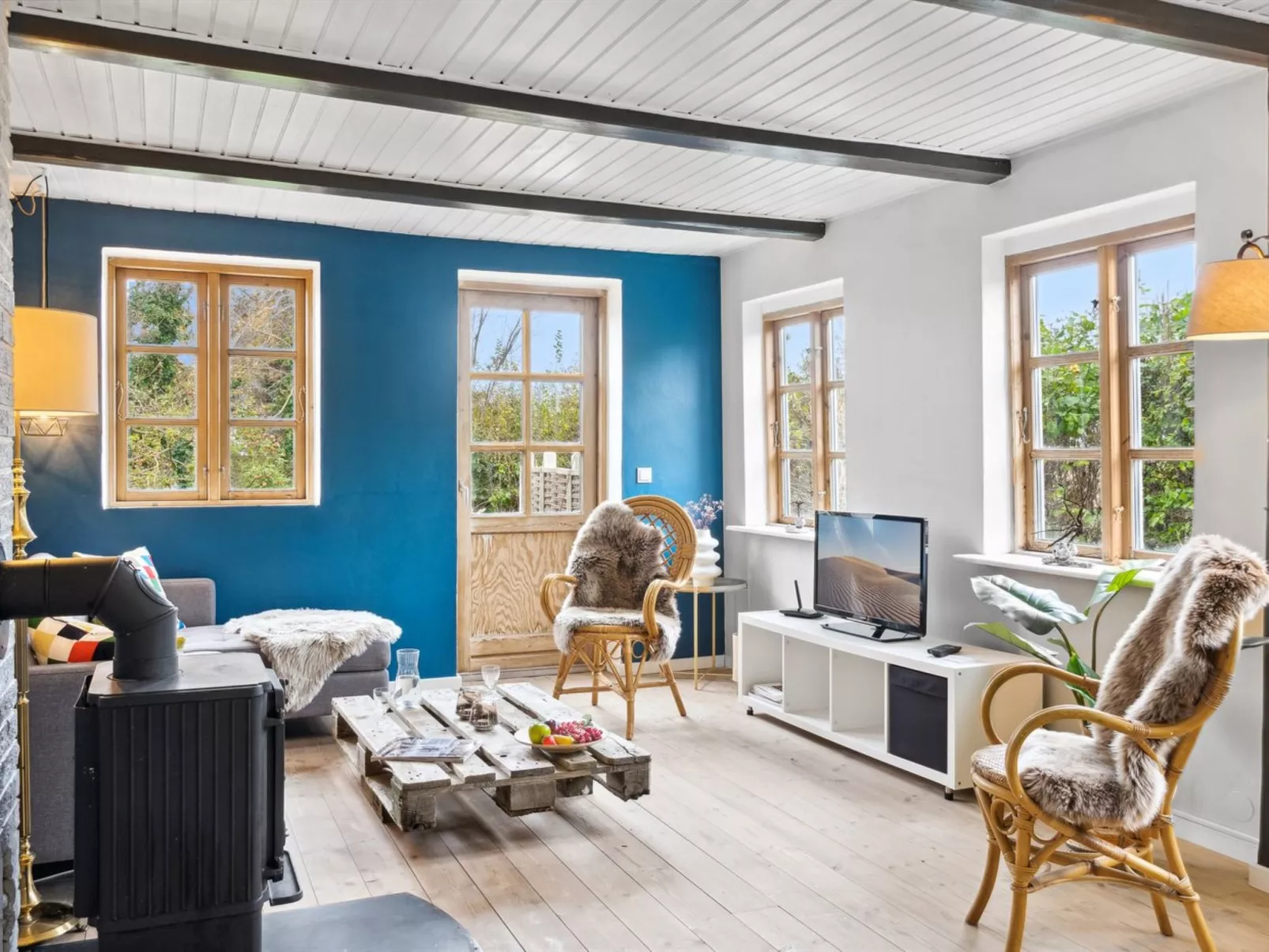 "Hughlek" - 1.5km from the sea-Binnen