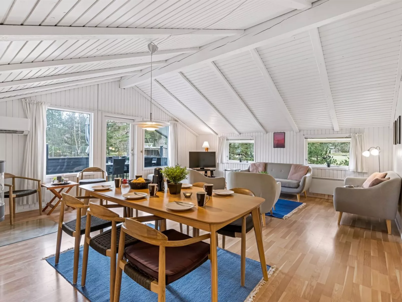 "Orm" - 2.3km from the sea-Binnen