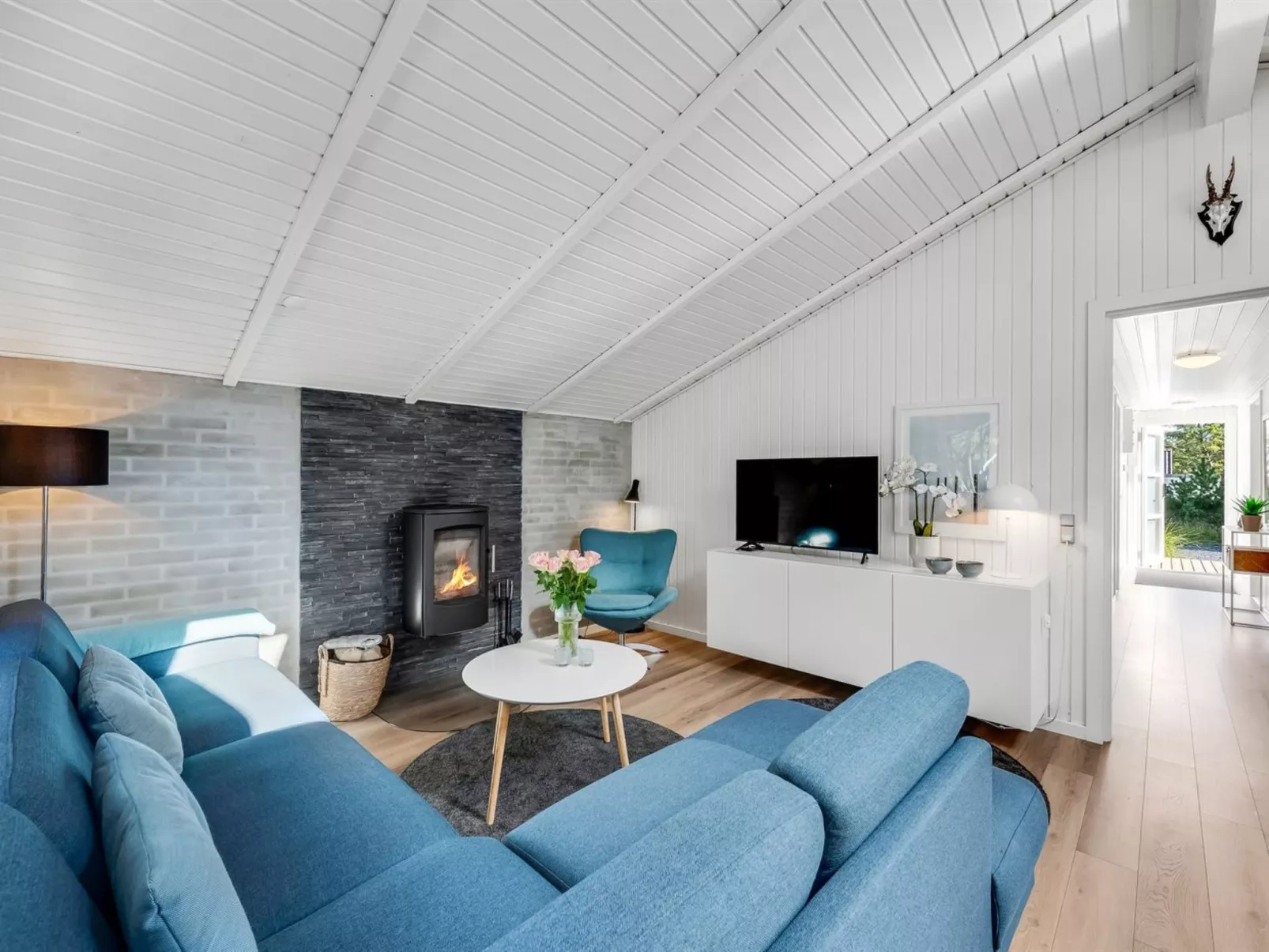 "Eirik" - 2.5km from the sea-Binnen