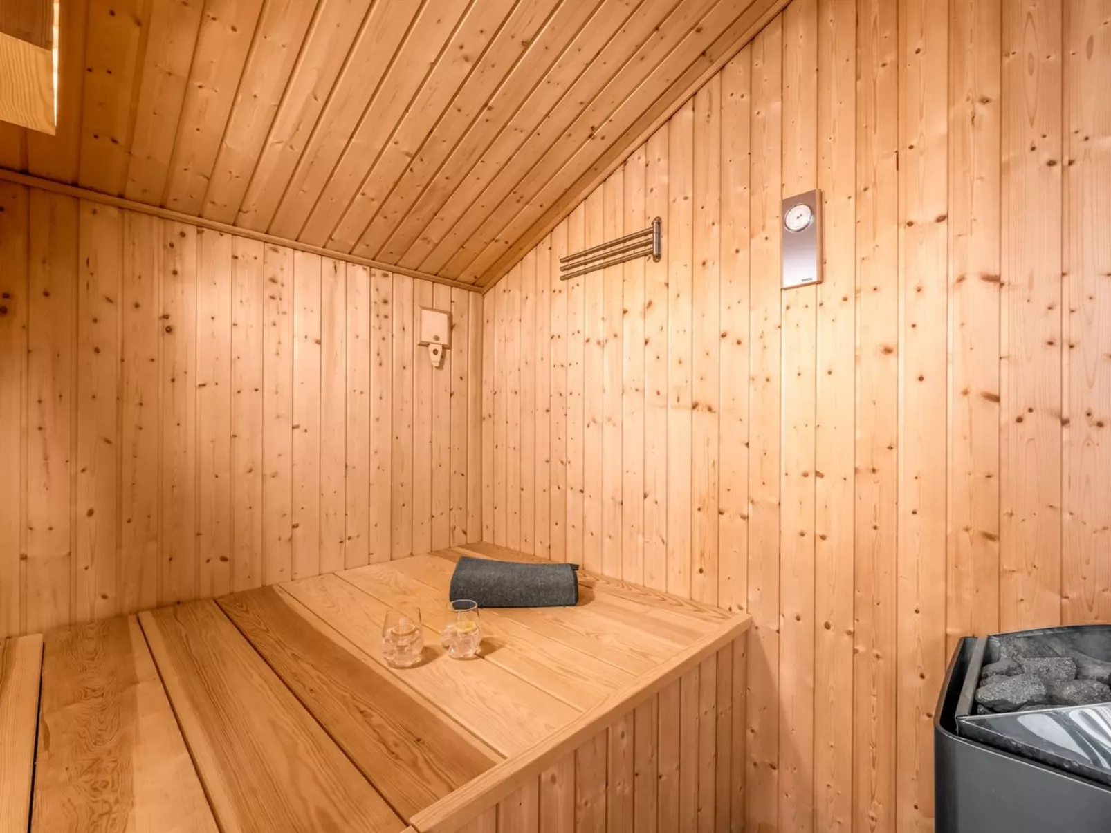 "Noreen" - 1.4km to the fjord-Binnen