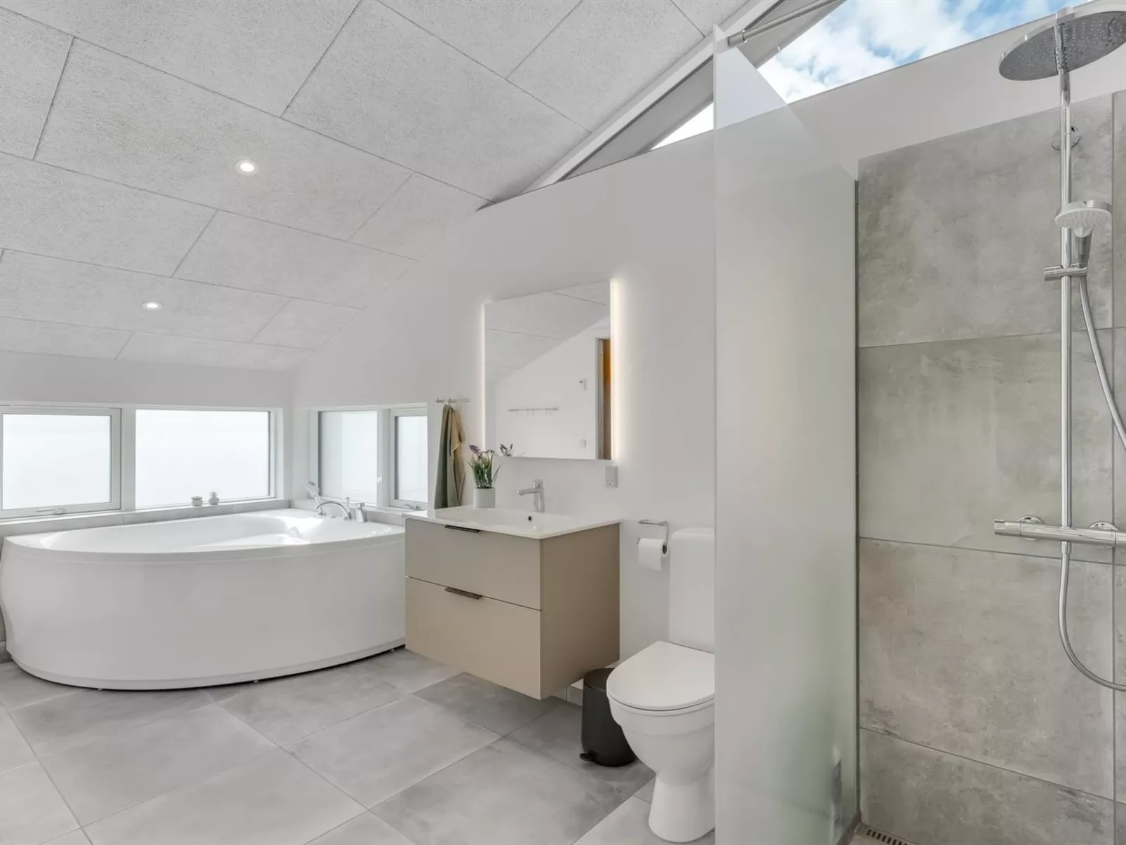 "Helga" - 650m from the sea-Binnen