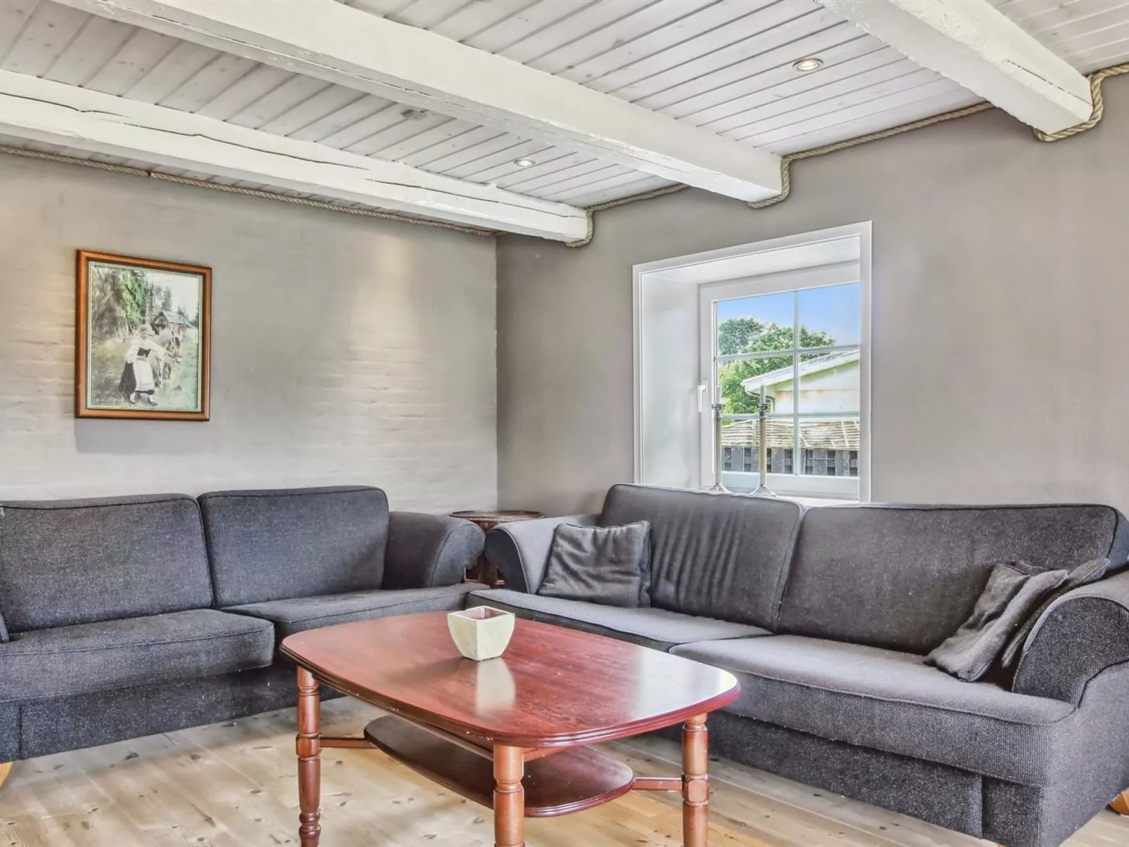 "Law" - 400m from the sea-Binnen