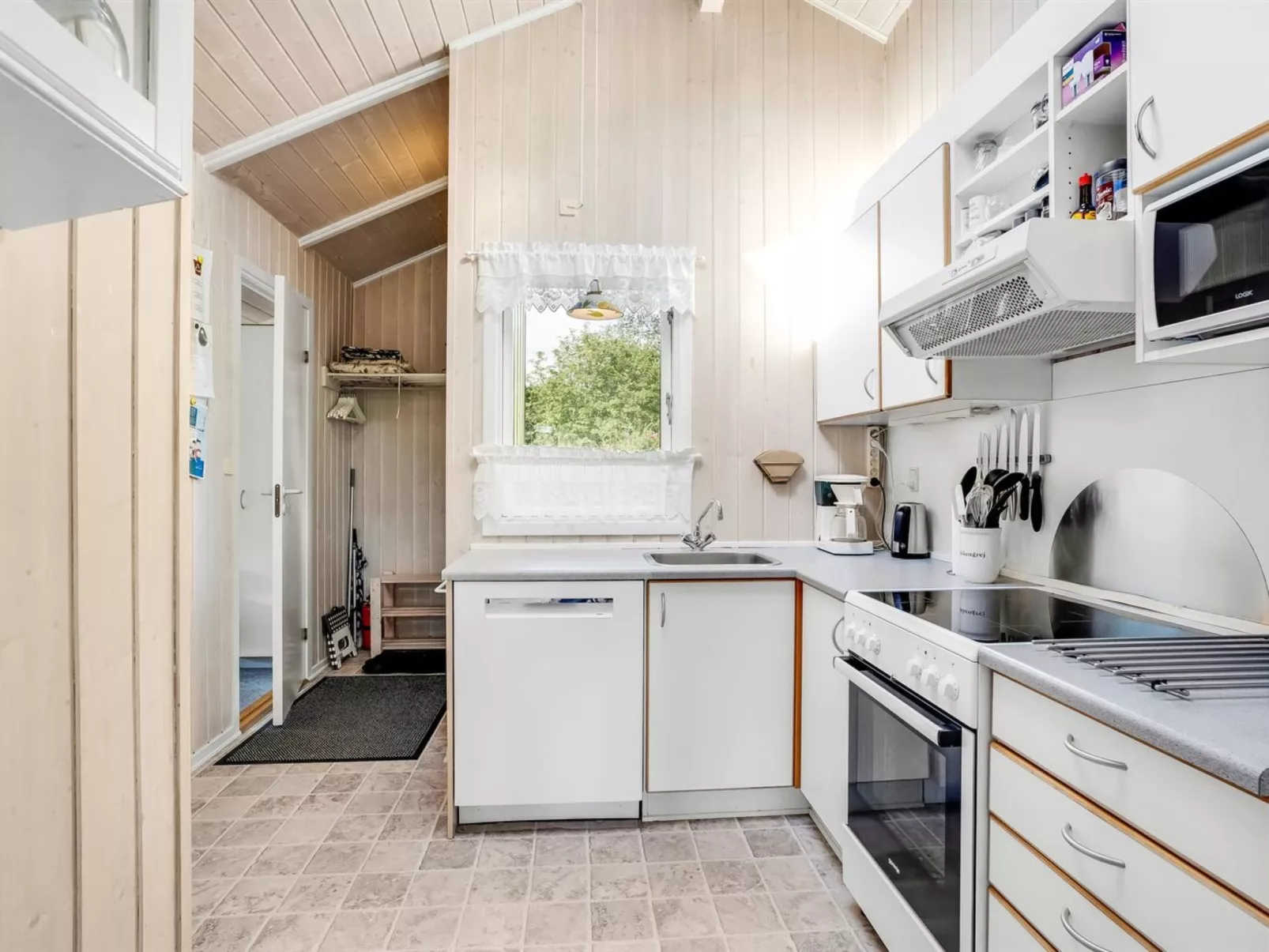 "Guja" - 250m from the sea-Binnen