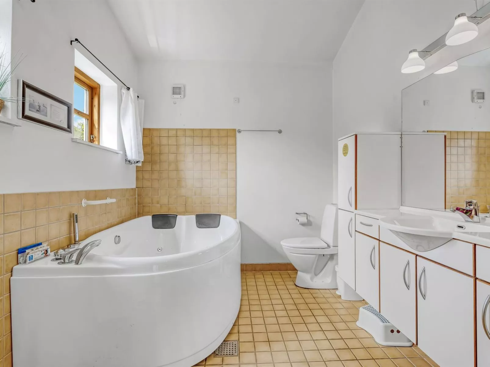 "Henkil" - 175m from the sea-Binnen