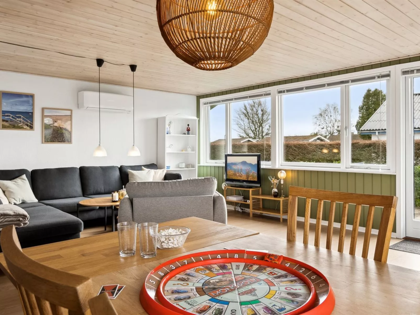 "Severine" - 650m from the sea-Binnen