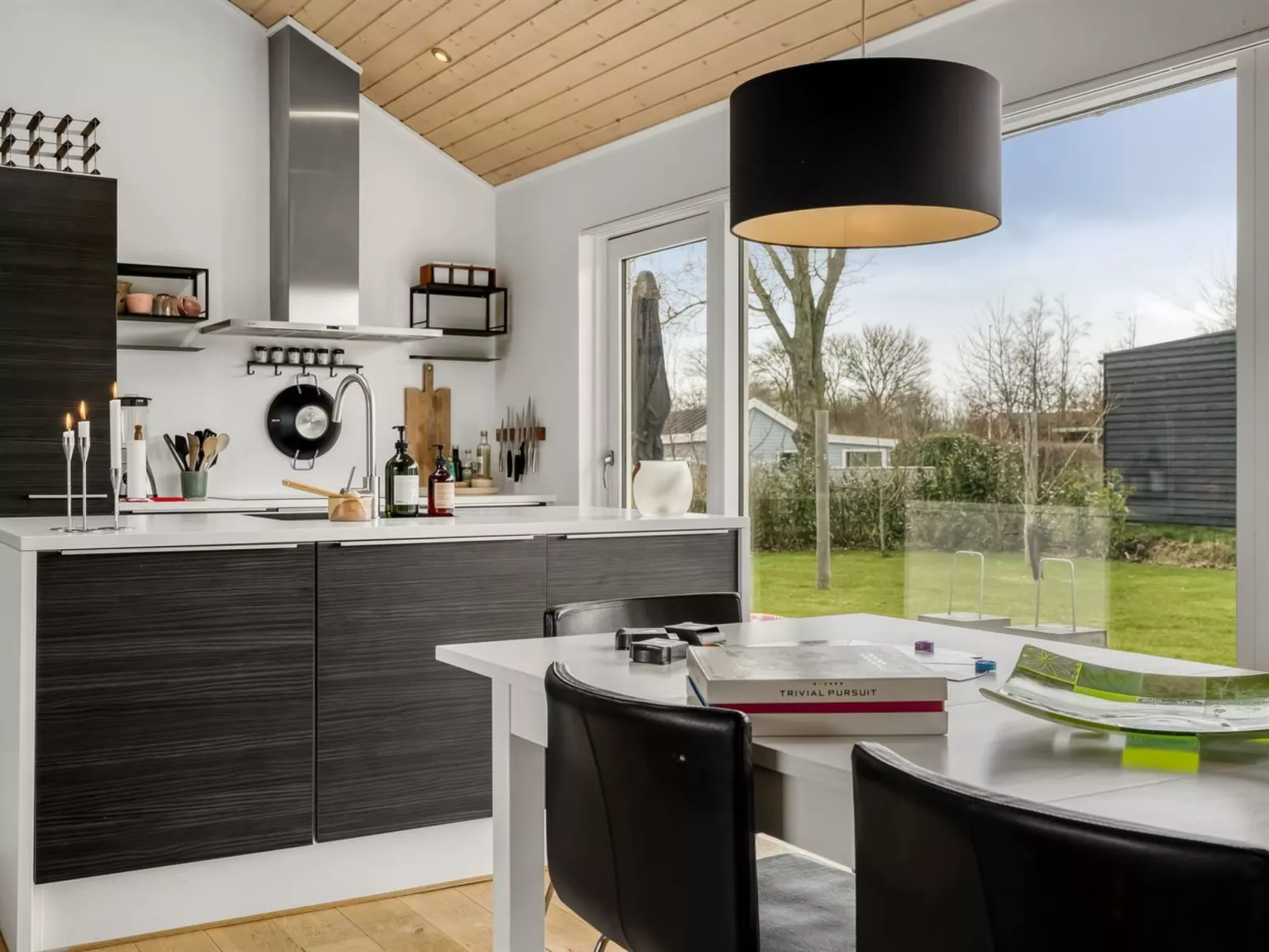 "Kato" -  from the sea-Binnen