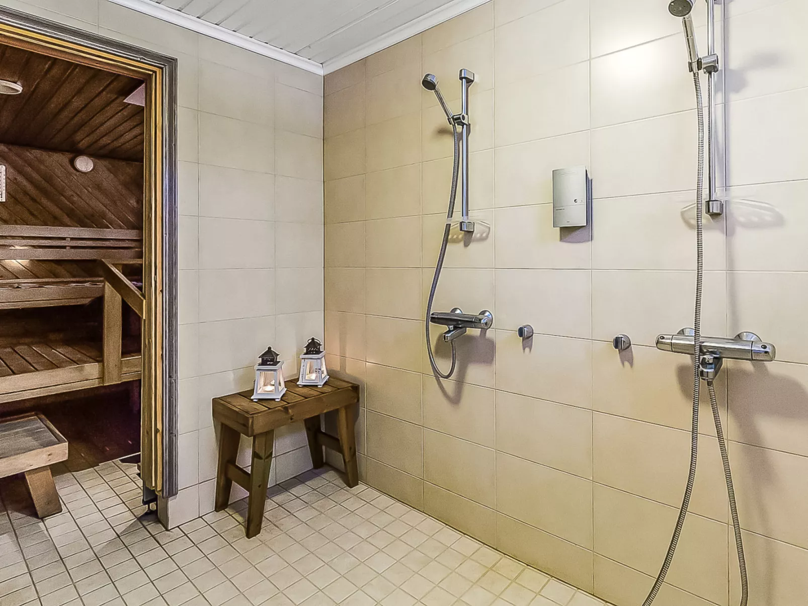 Päätalo, mökkilomat ja perhejuhlat-Binnen