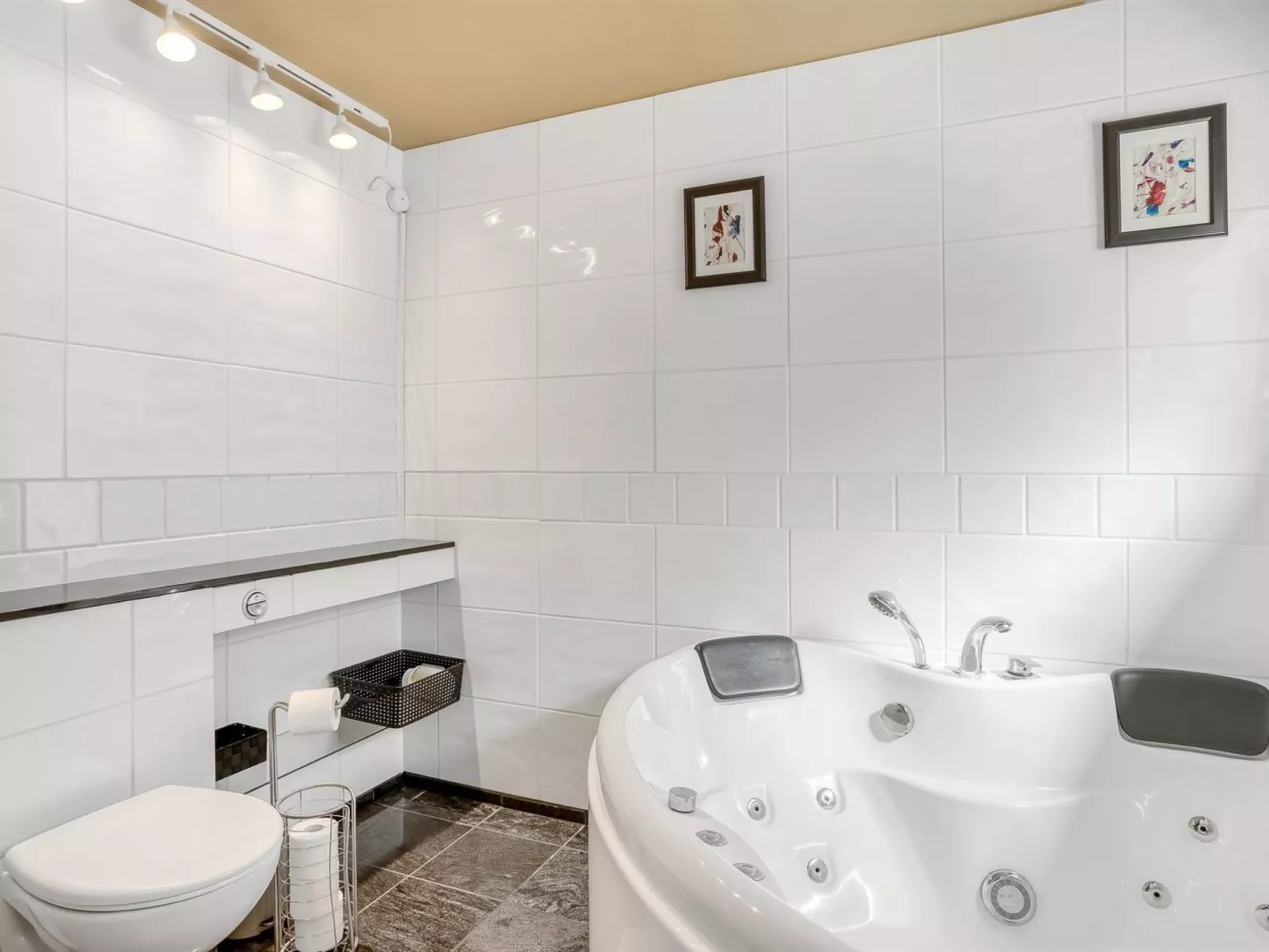 "Marlena" - 1.1km from the sea-Binnen