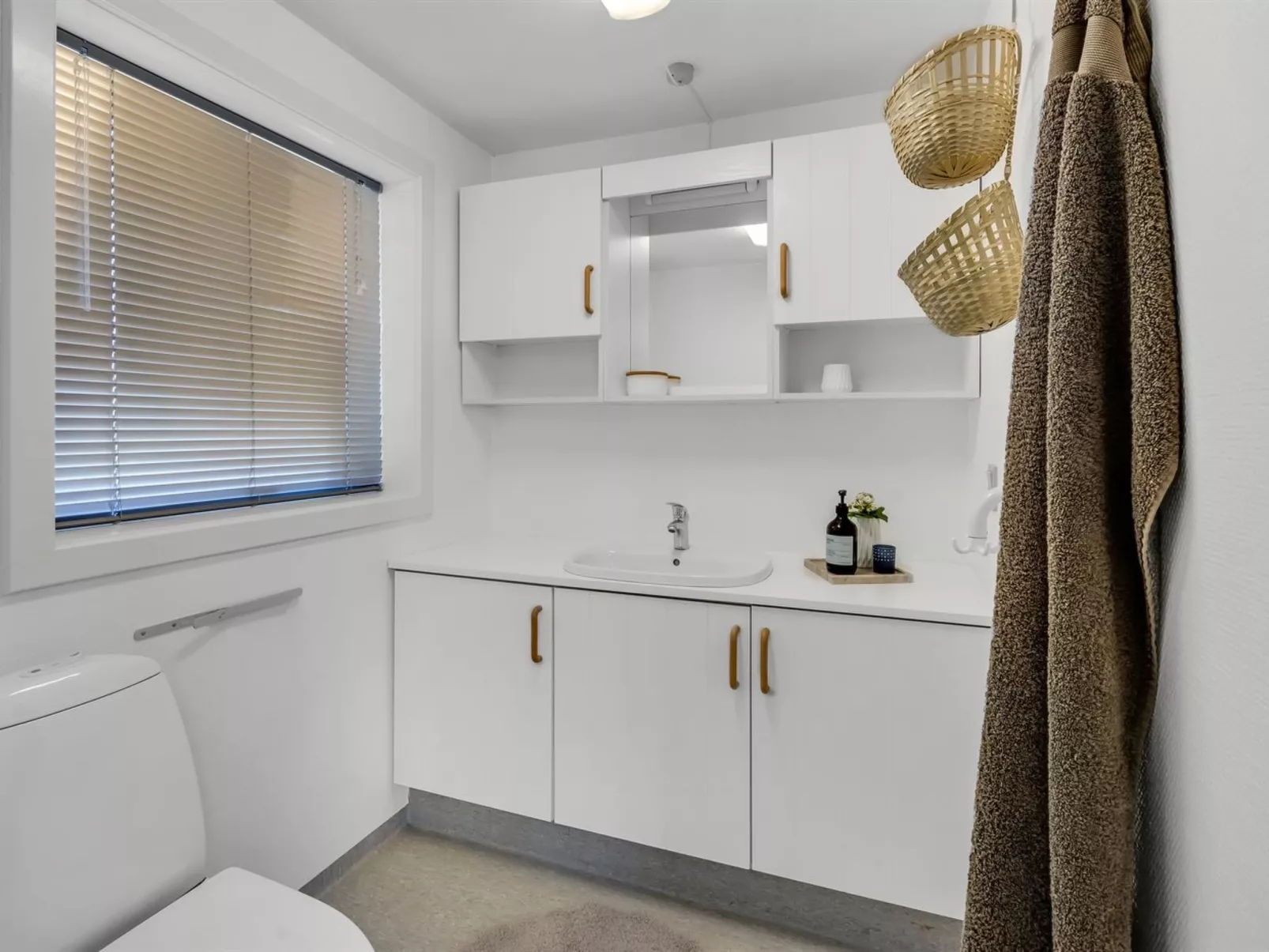 "Tobias" - 45m to the fjord-Binnen