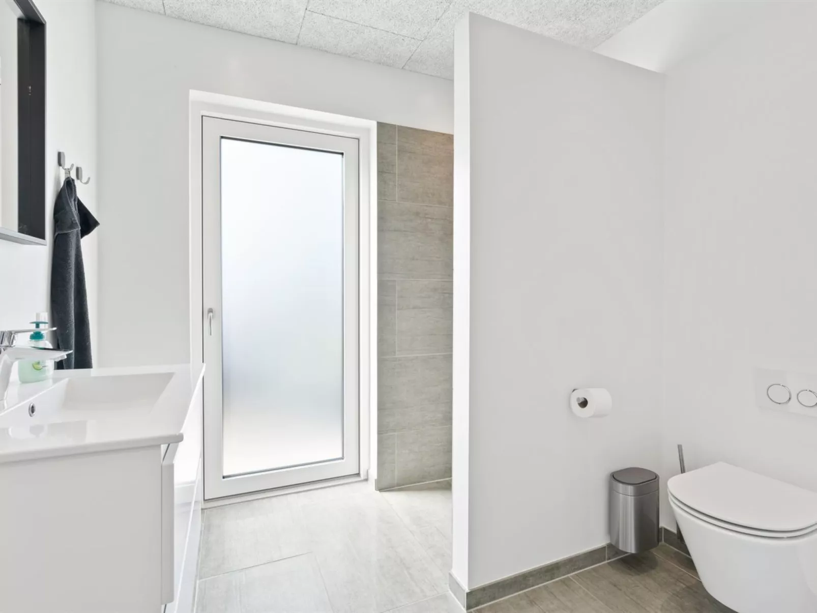 "Harri" - 400m from the sea-Binnen