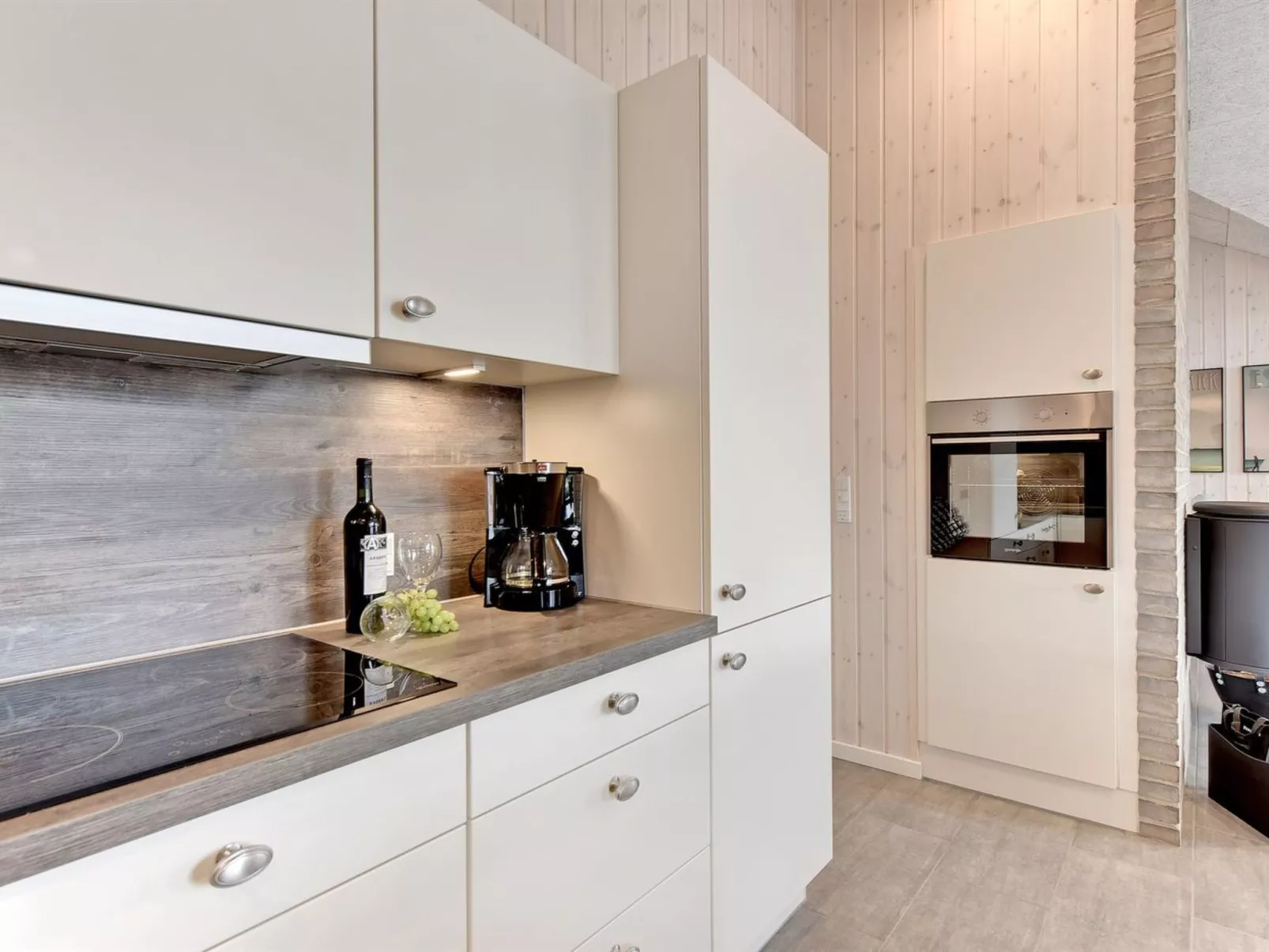 "Hwithoveth" - 1.4km from the sea-Binnen