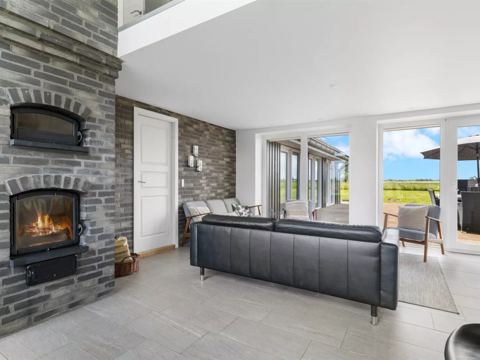 "Ung" - 460m from the sea-Binnen