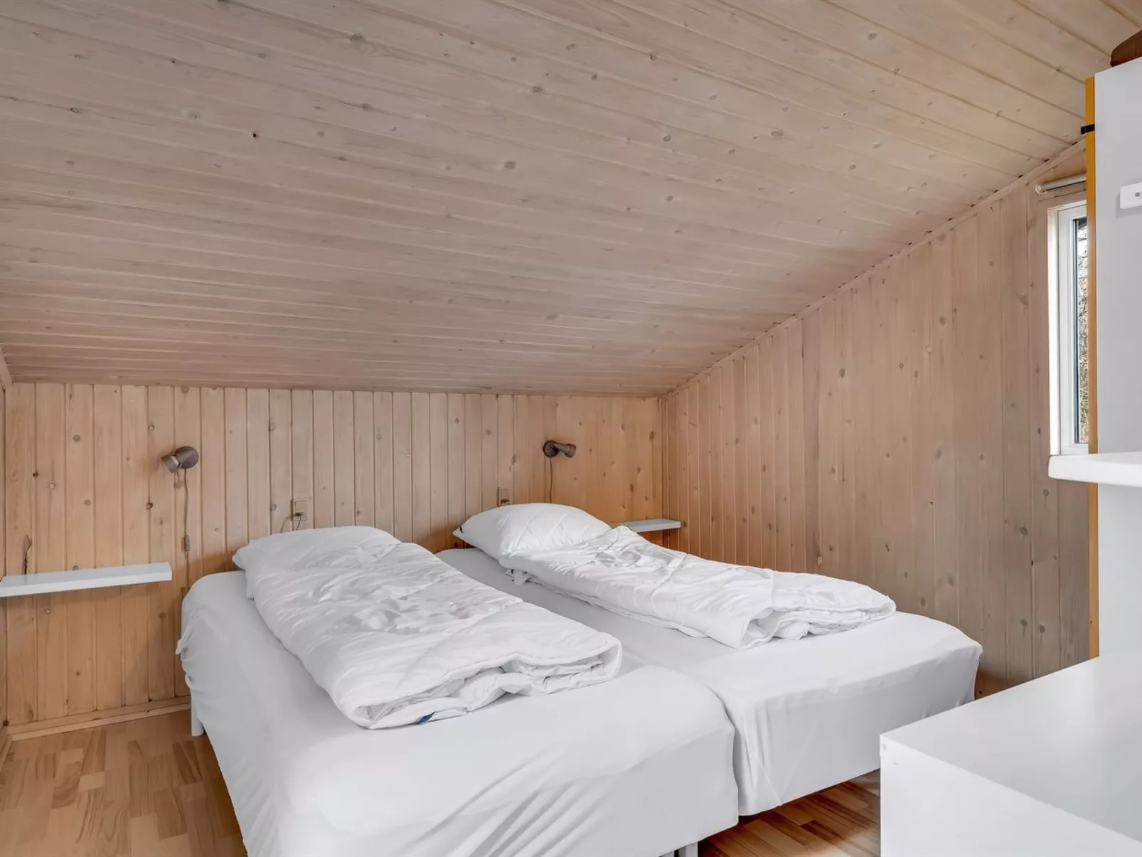 "Iris" - 200m to the fjord-Binnen