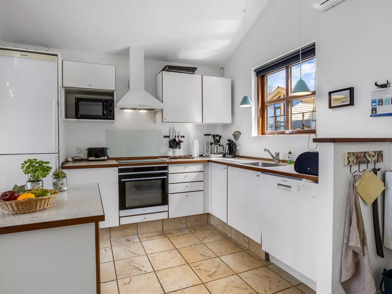 "Rouwen" - 120m from the sea-Binnen