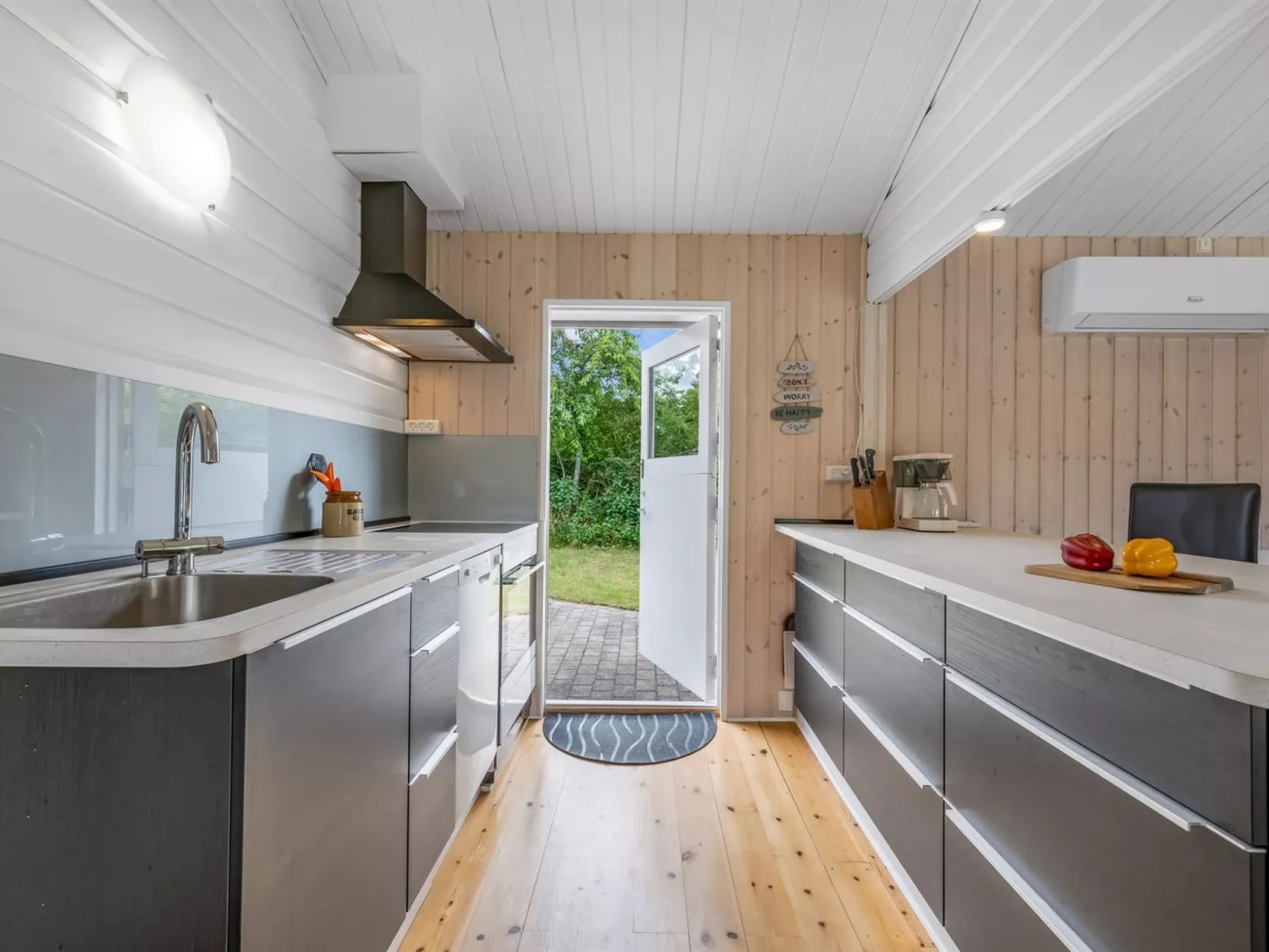 "Blesse" - 500m to the fjord-Binnen