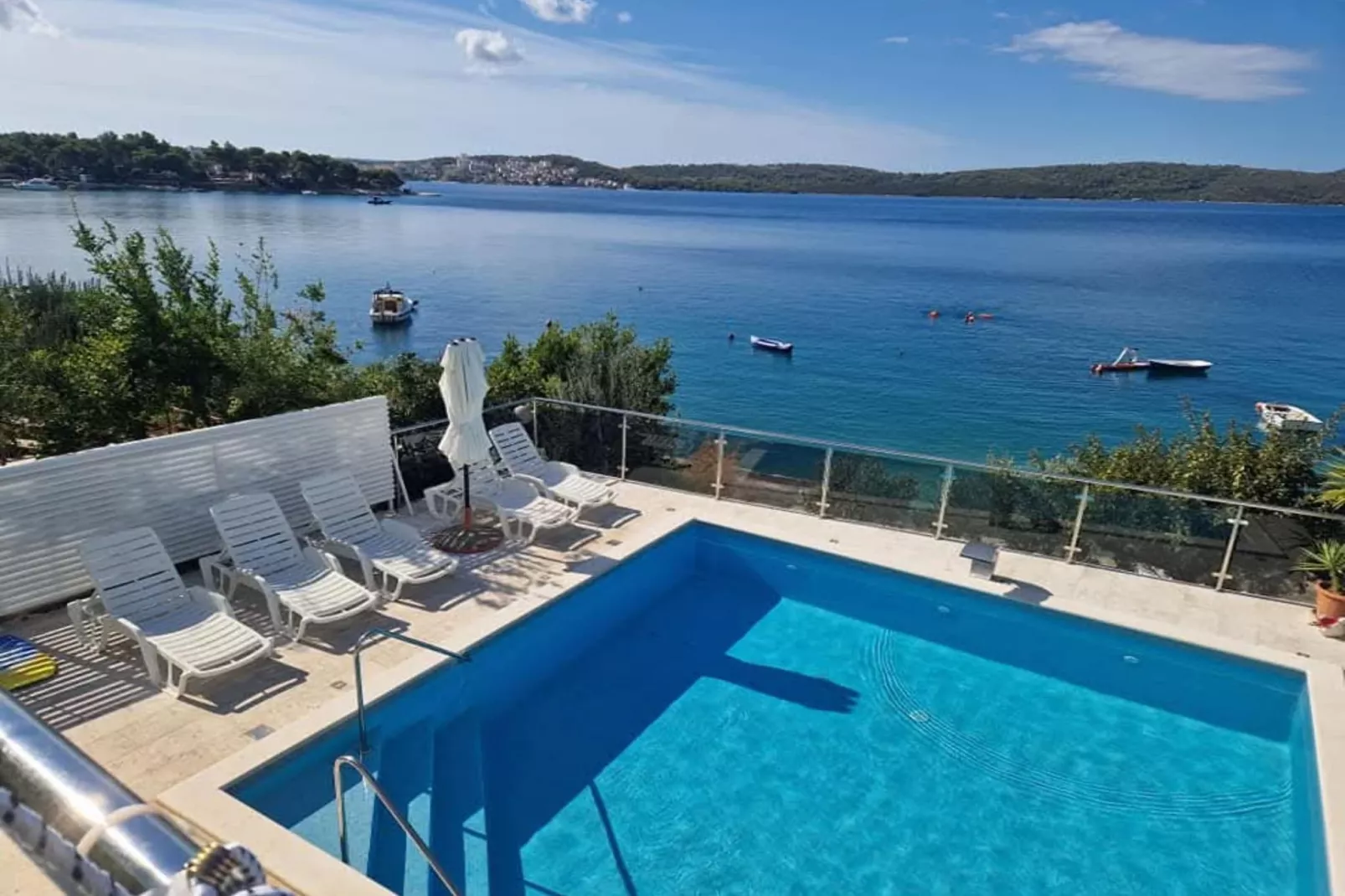 Three-Bedroom Apartment With Sea View A2-Zwembad