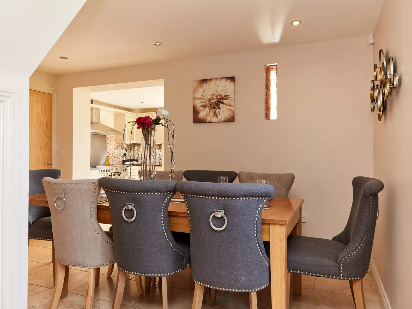 Sunshine Cottage-Binnen