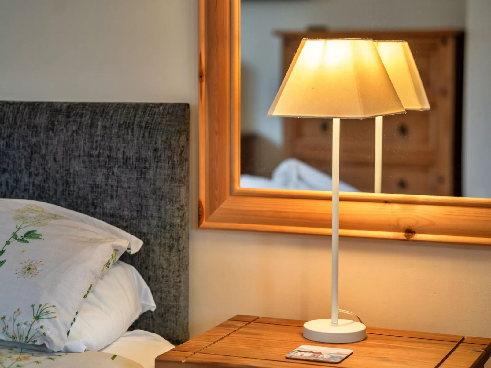 No.1 Gladys' Orchard-Binnen