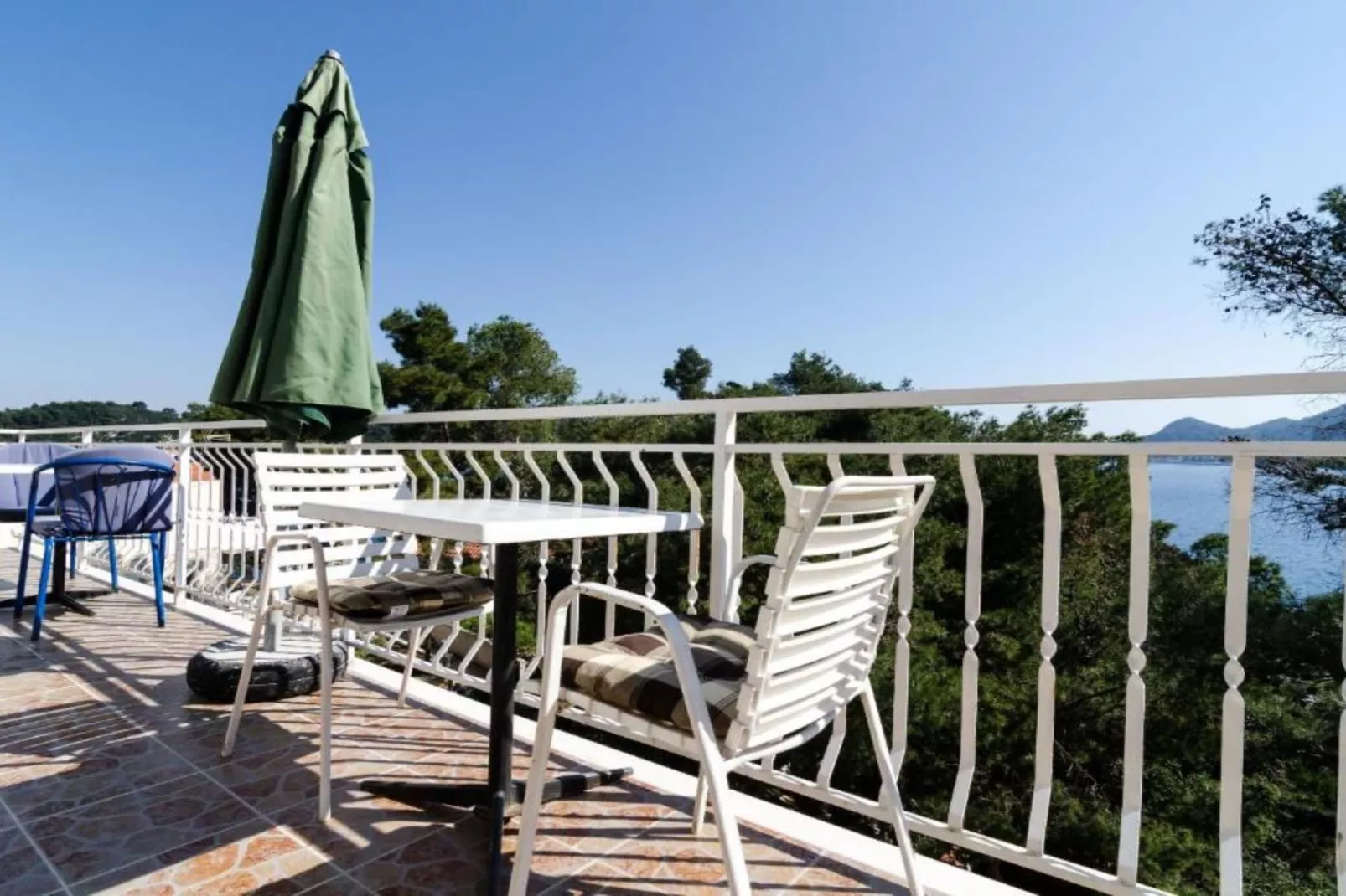 Guest House Sobra 38 - Double Room  with Garden View  3-Terrasbalkon