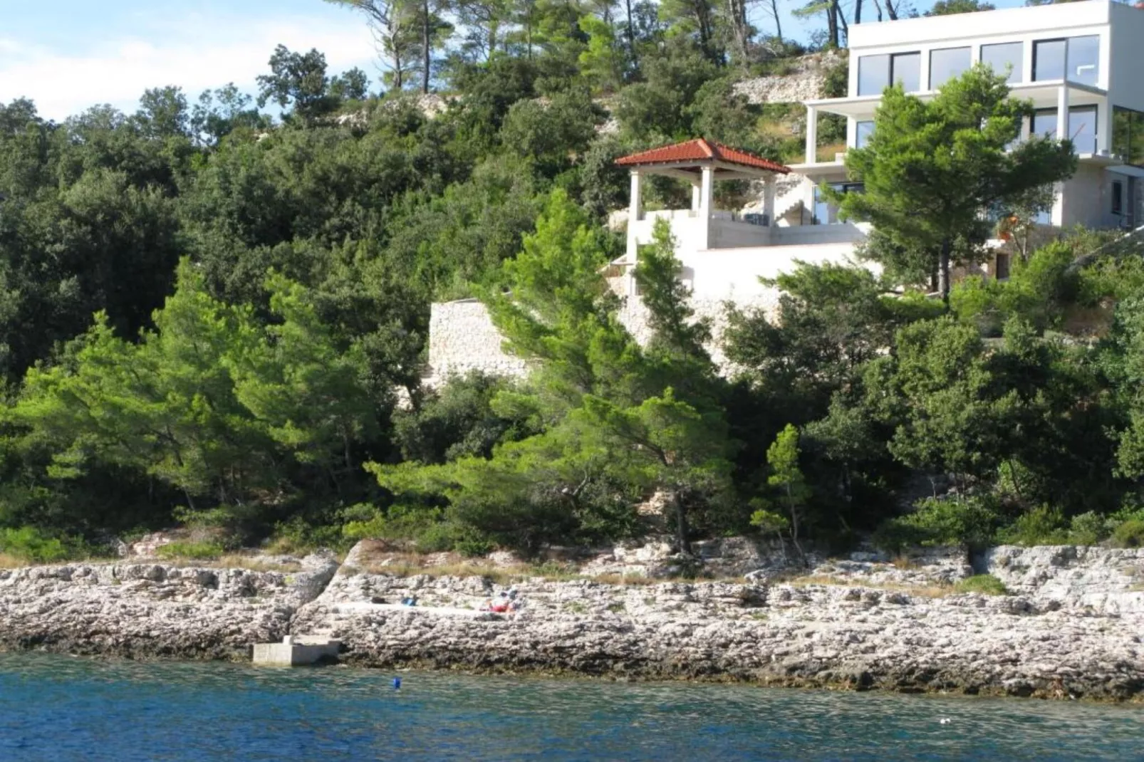 Beachfront Luxury Villa with Private Pool and Stunning Sea Views-Buitenlucht