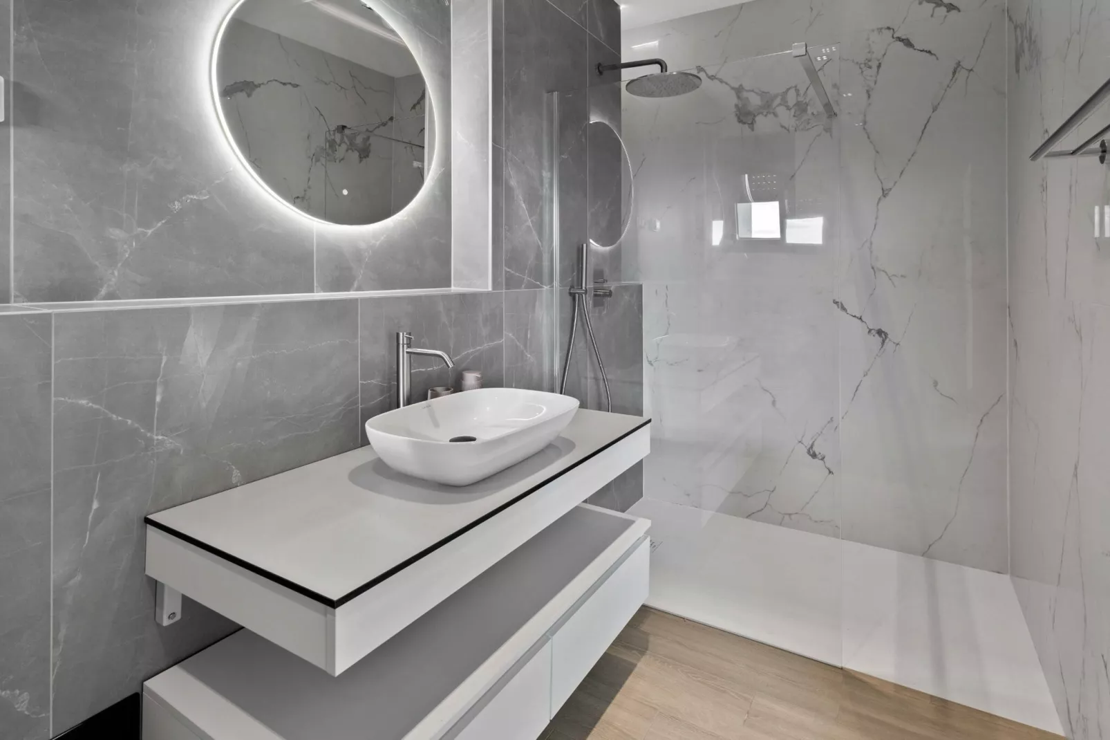 Villa Freedom - Five Bedroom House with Balcony-Badkamer