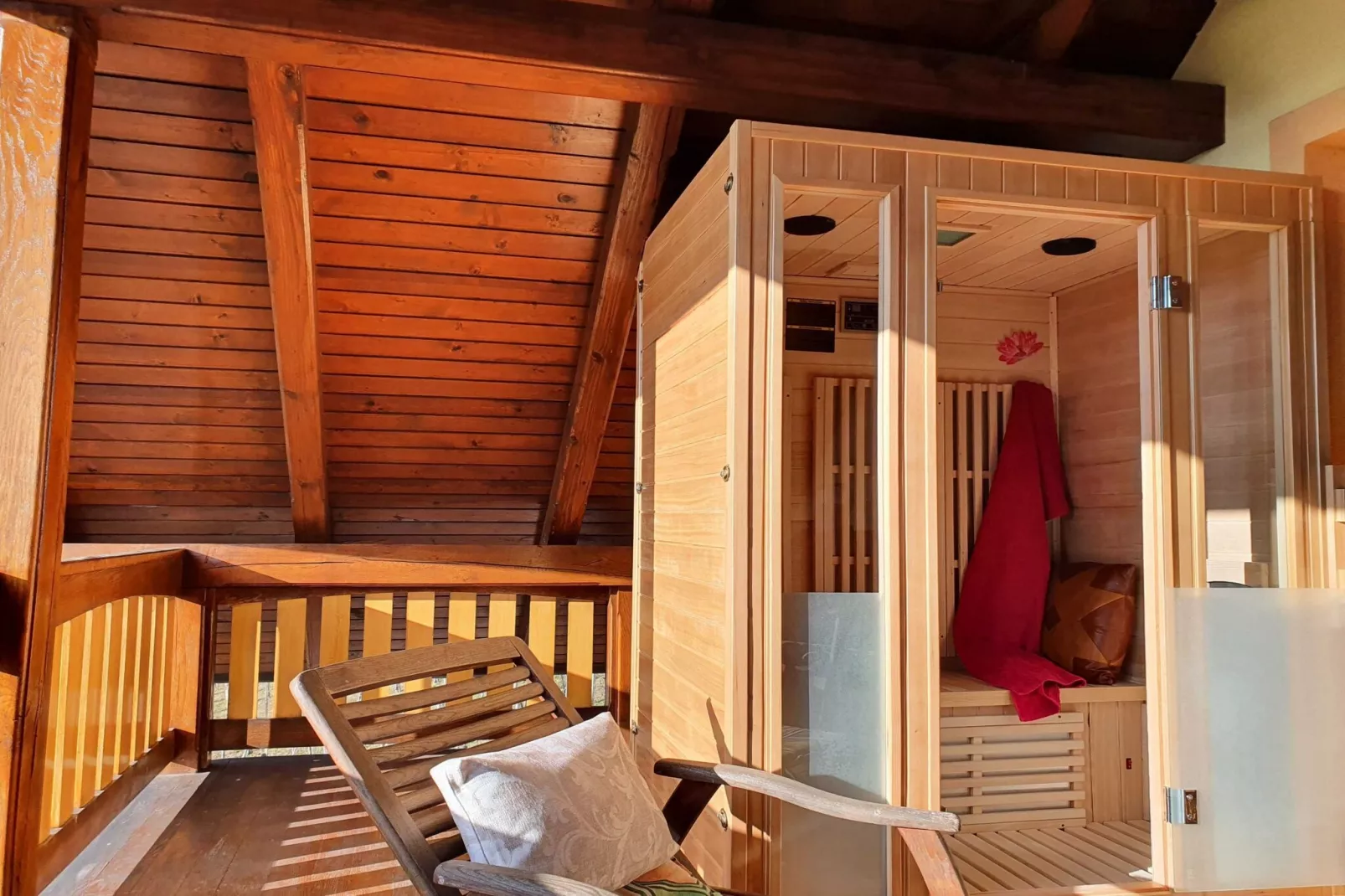 Vivid Hillside Country House with Hot-Tub and Sauna - Two Bedroom Country House-Terrasbalkon