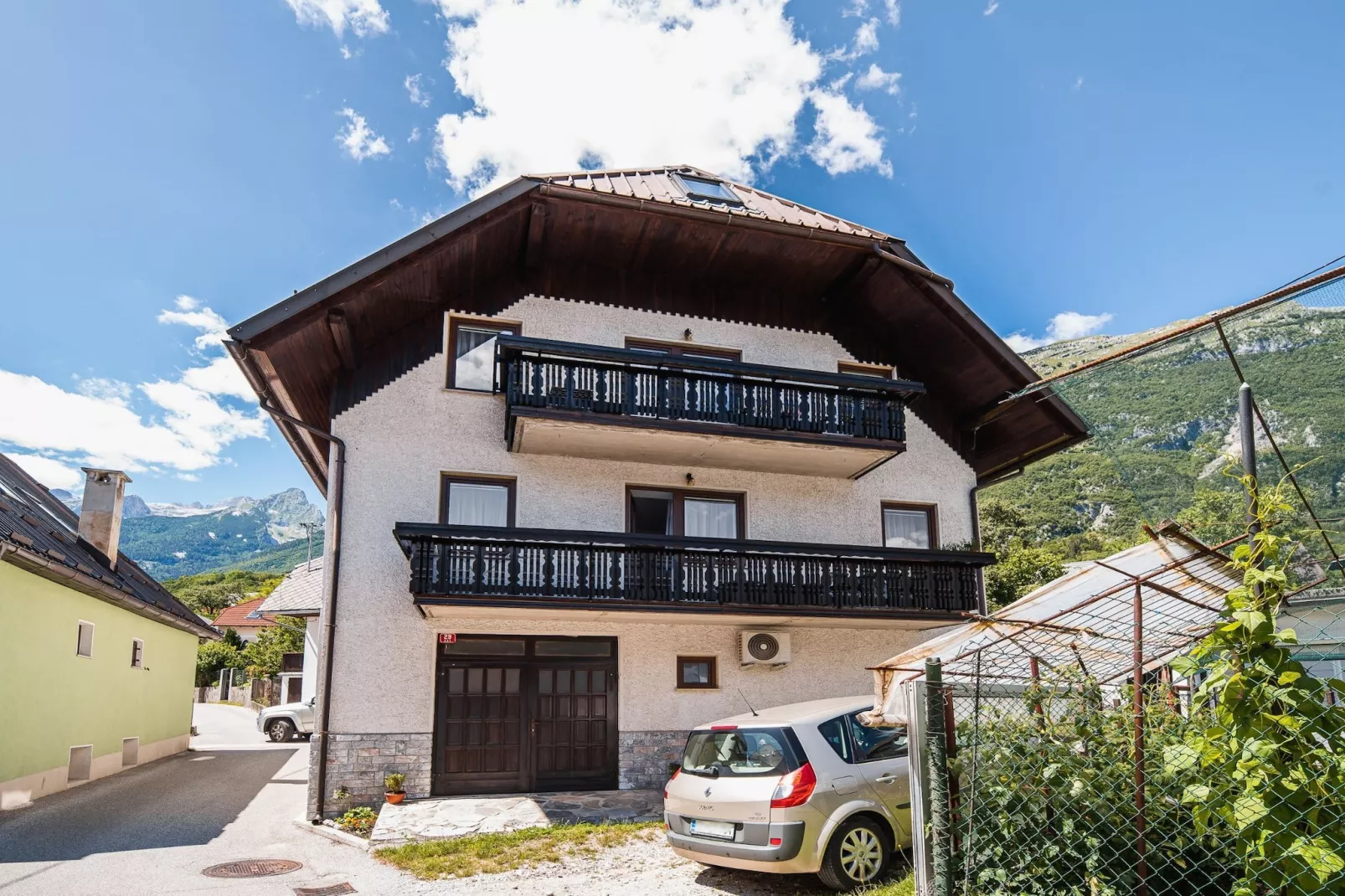 Mountain View Haven Apartments - One Bedroom Apartment  with Balcony-Buitenlucht