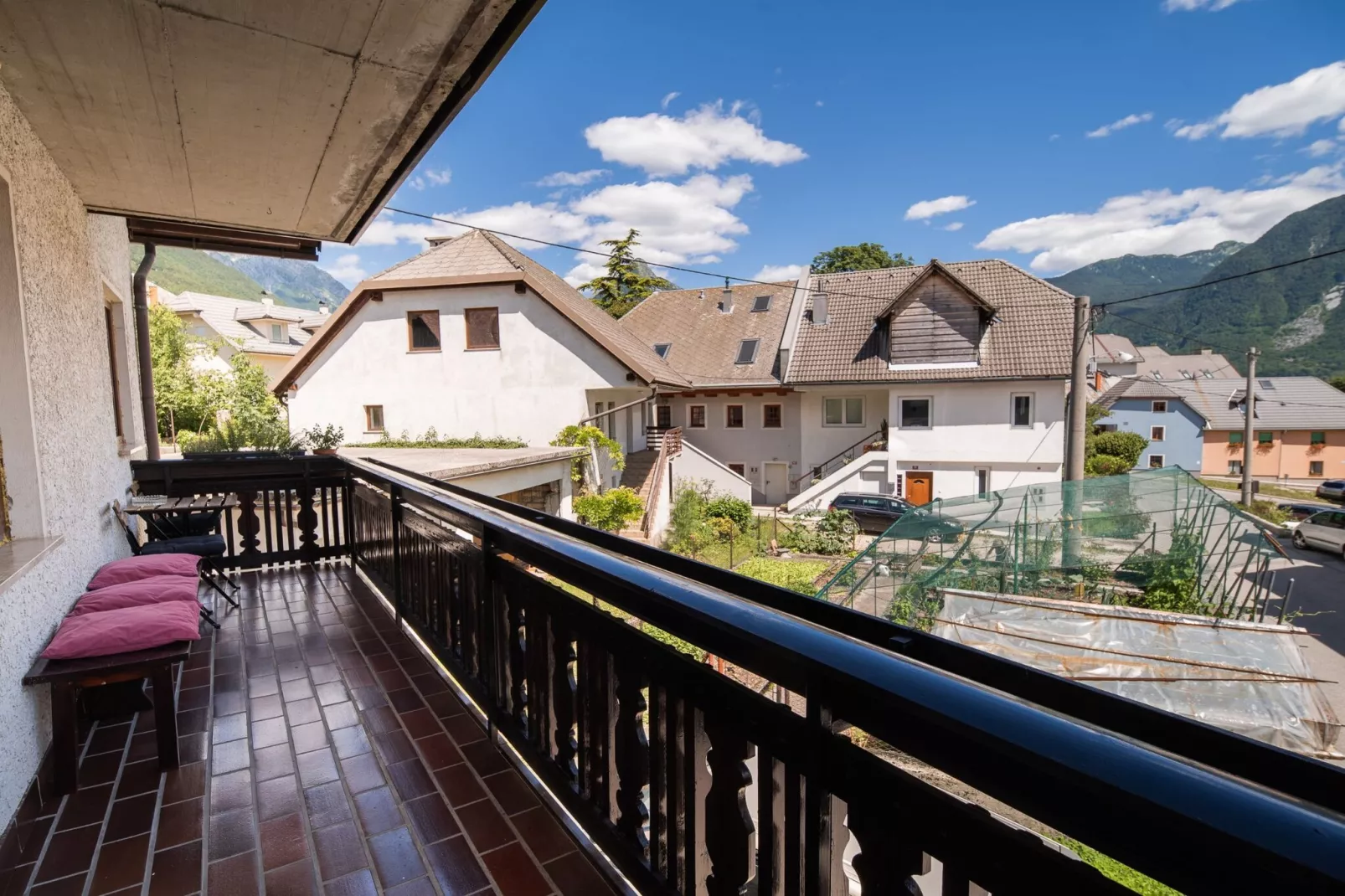 Mountain View Haven Apartments - Two Bedroom Apartment with Balcony-Terrasbalkon