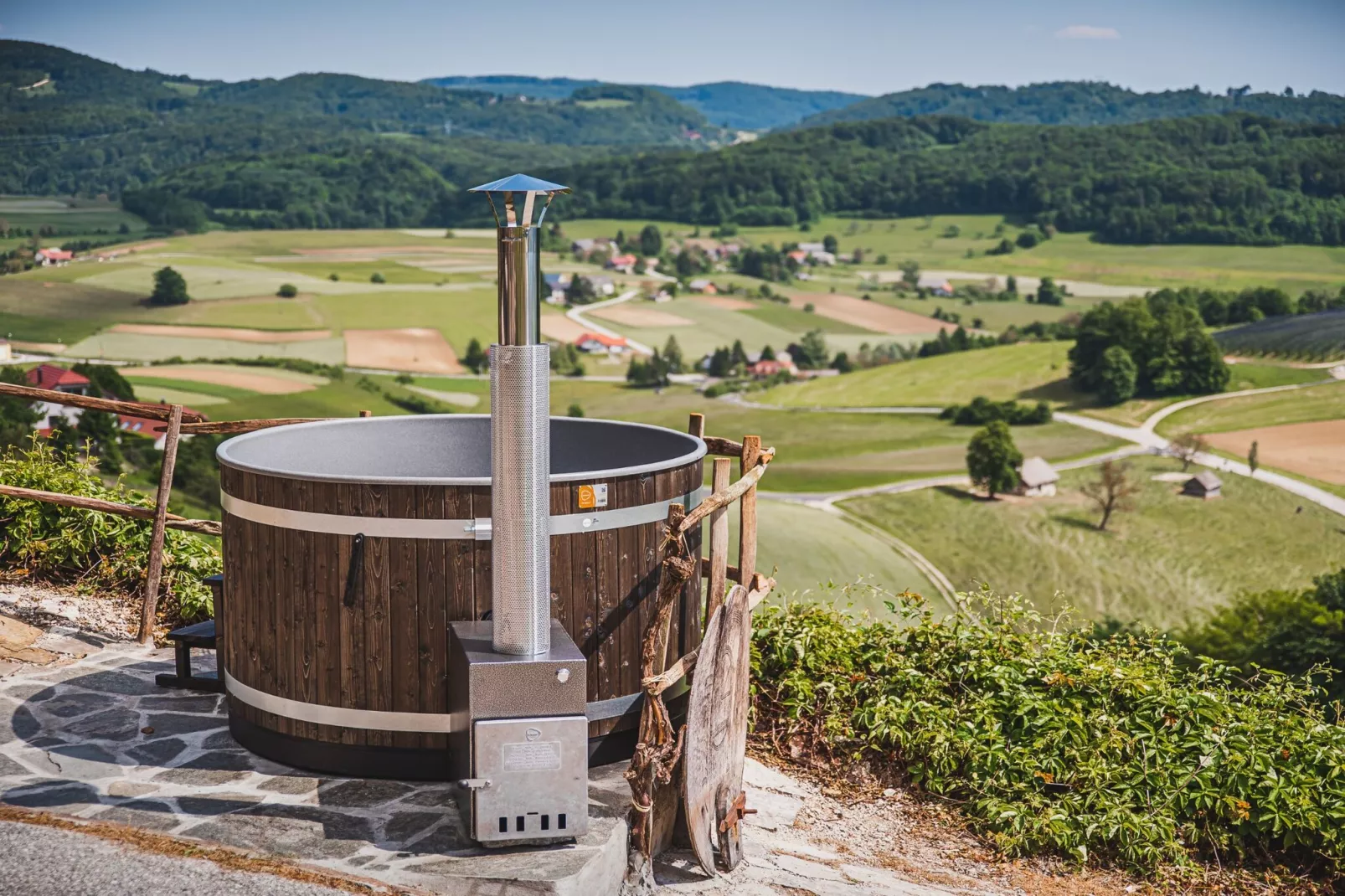 Cozy Countryside Retreat Villa with Hot-Tub - Two Bedroom Villa with Hot Tub-Buitenlucht