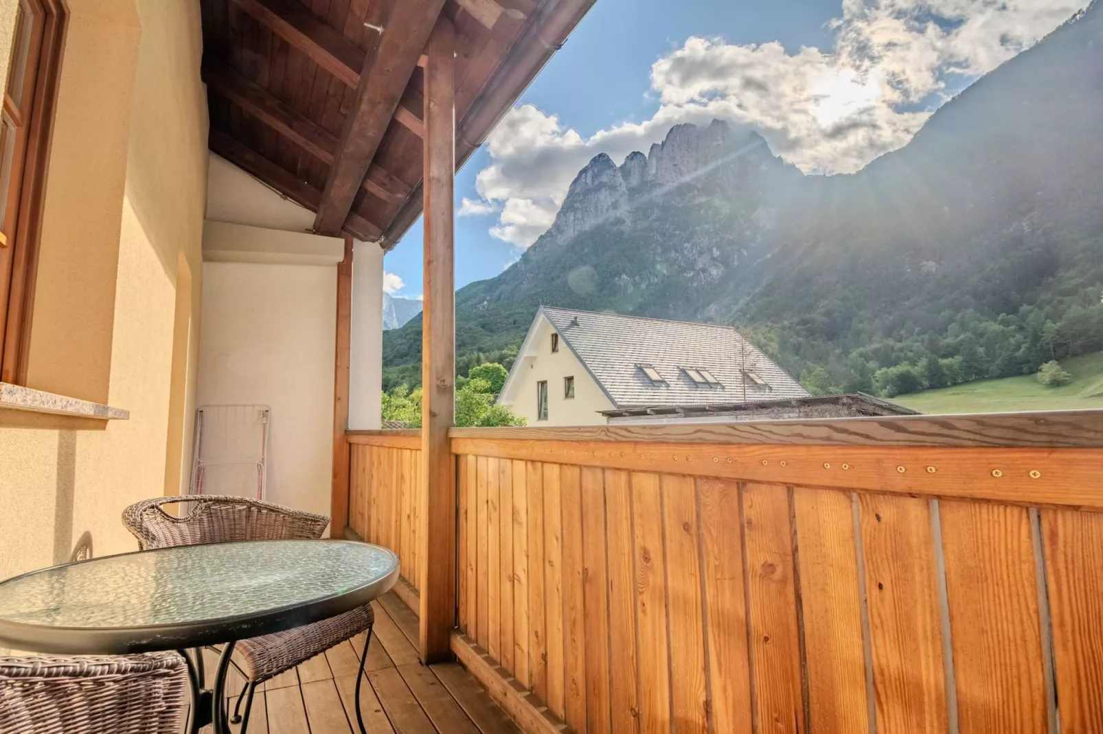 Log pod Mangartom Amazing Apartment with Balcony - One Bedroom Apartment with Balcony-Uitzicht