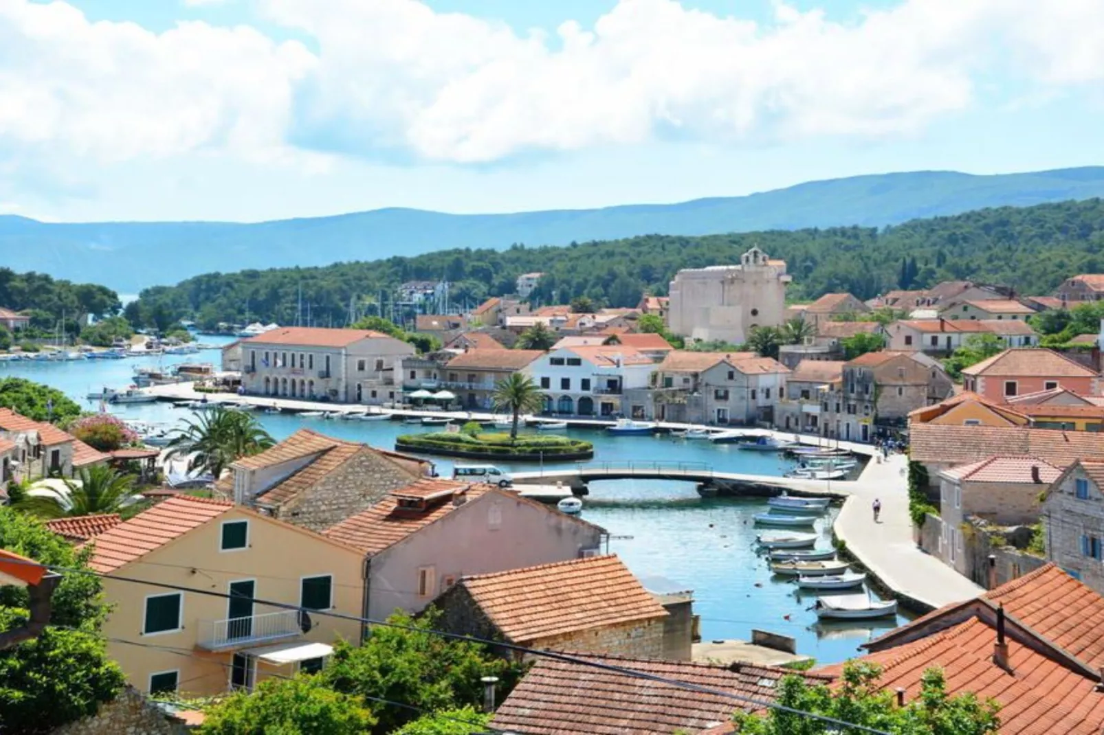 One Bedroom Apartment with Balcony and Sea View 2-Buitenlucht