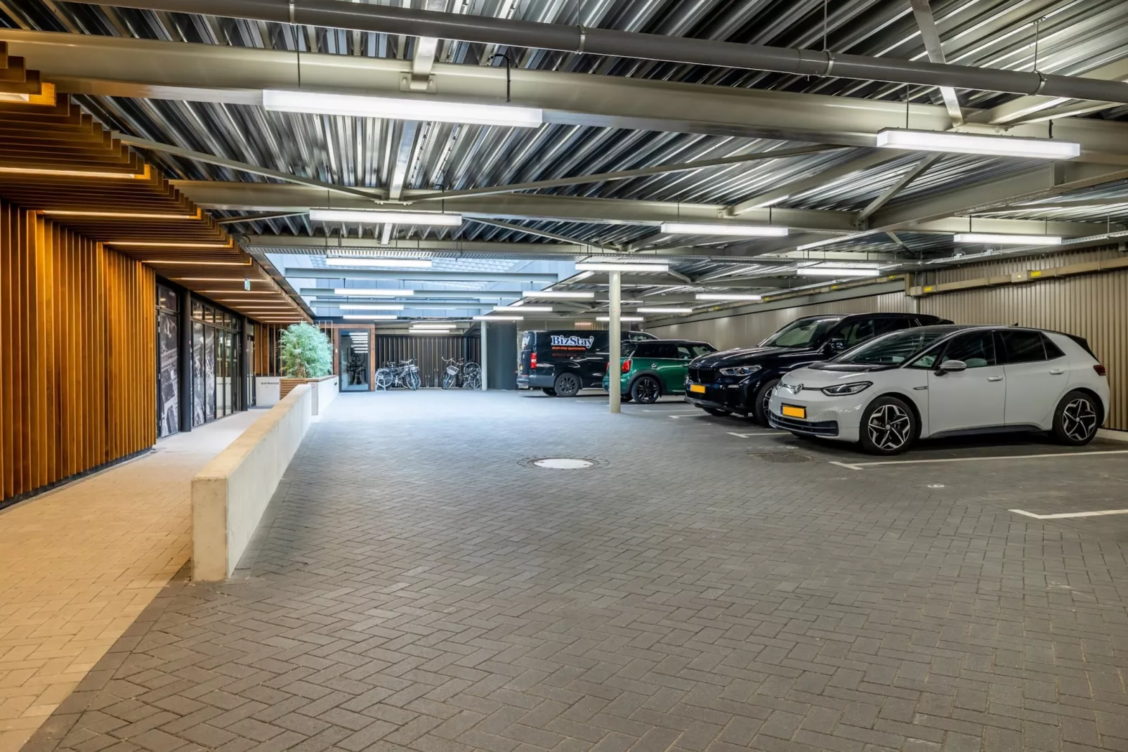 Toren van Oud 4-Faciliteiten