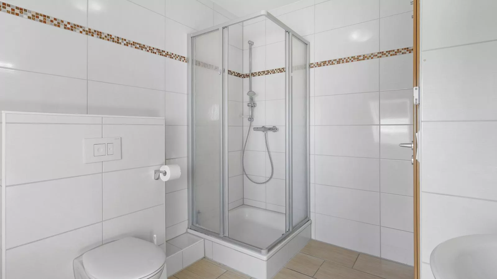 Windflüchter links mit Sauna-Badkamer