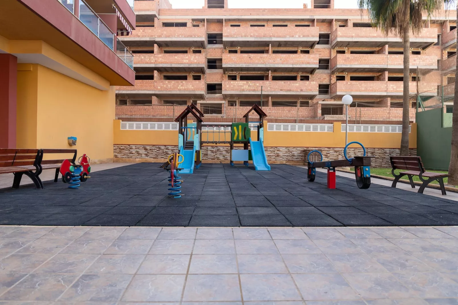 CT 386 AL - Faro's Roquetas Beach Apartment-Parkfaciliteiten