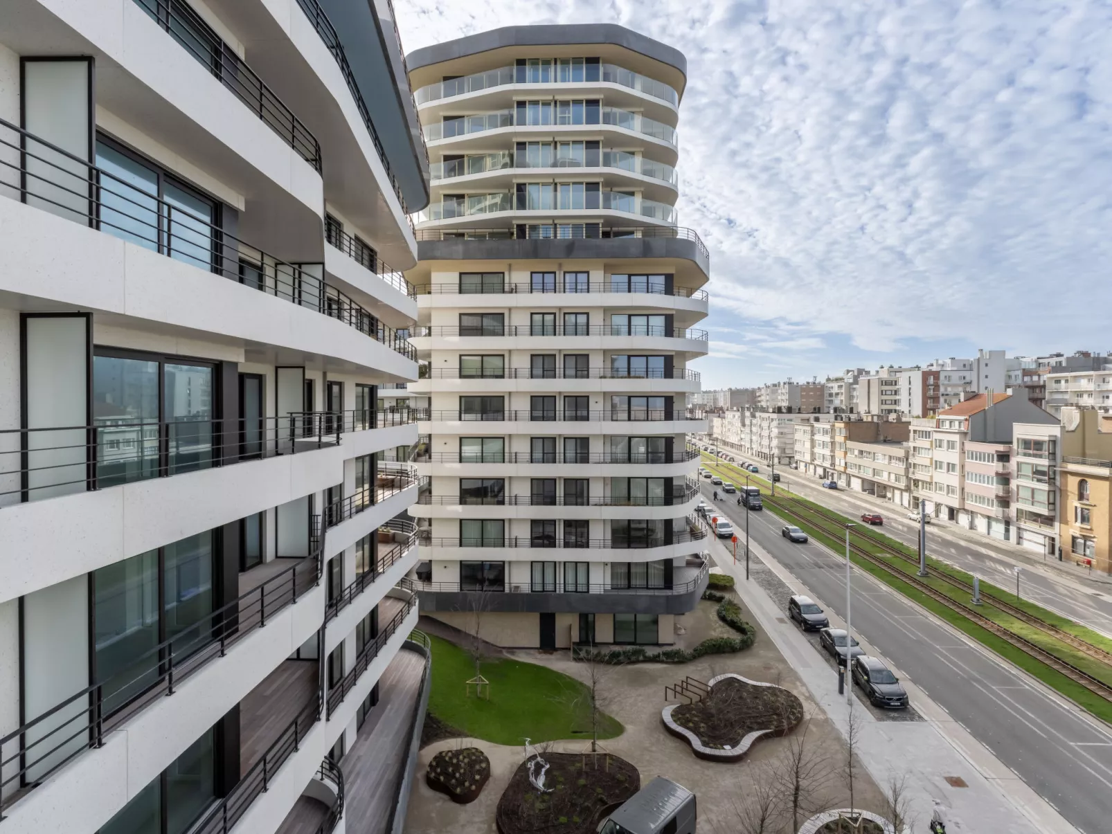 The Waves with parking-Buiten