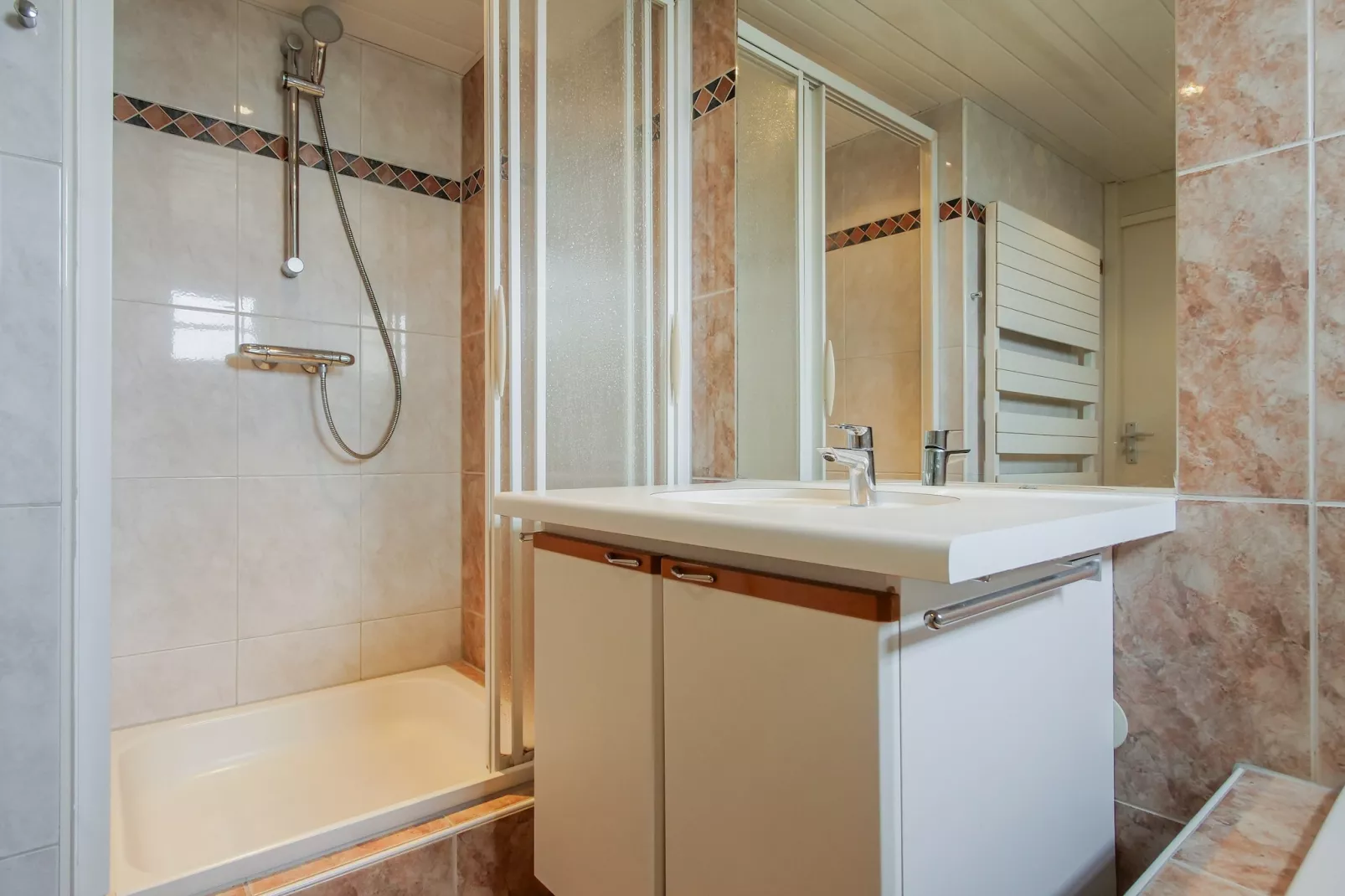 Ooghduyne Villa Opduin-Badkamer