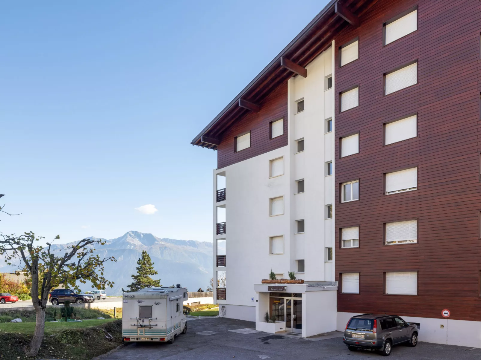 Armorial Ouest 51-Buiten