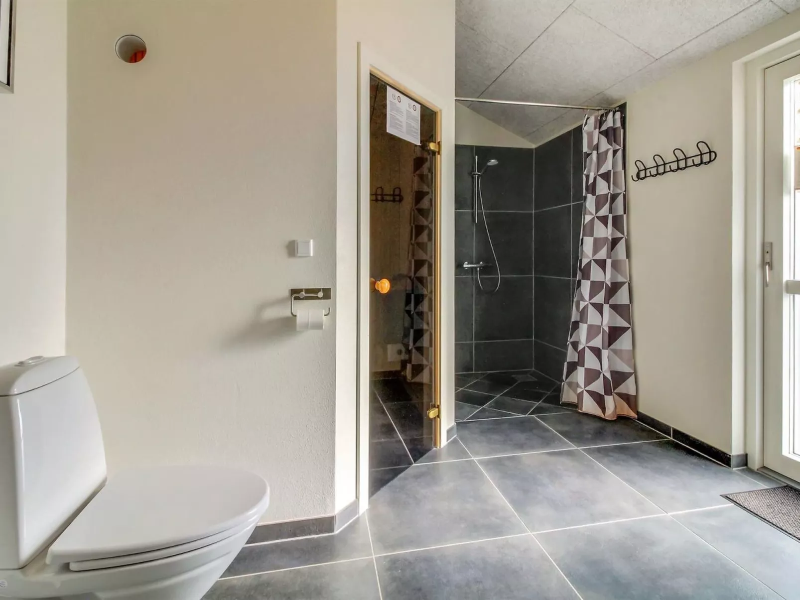 "Yakari" - 300m from the sea-Binnen