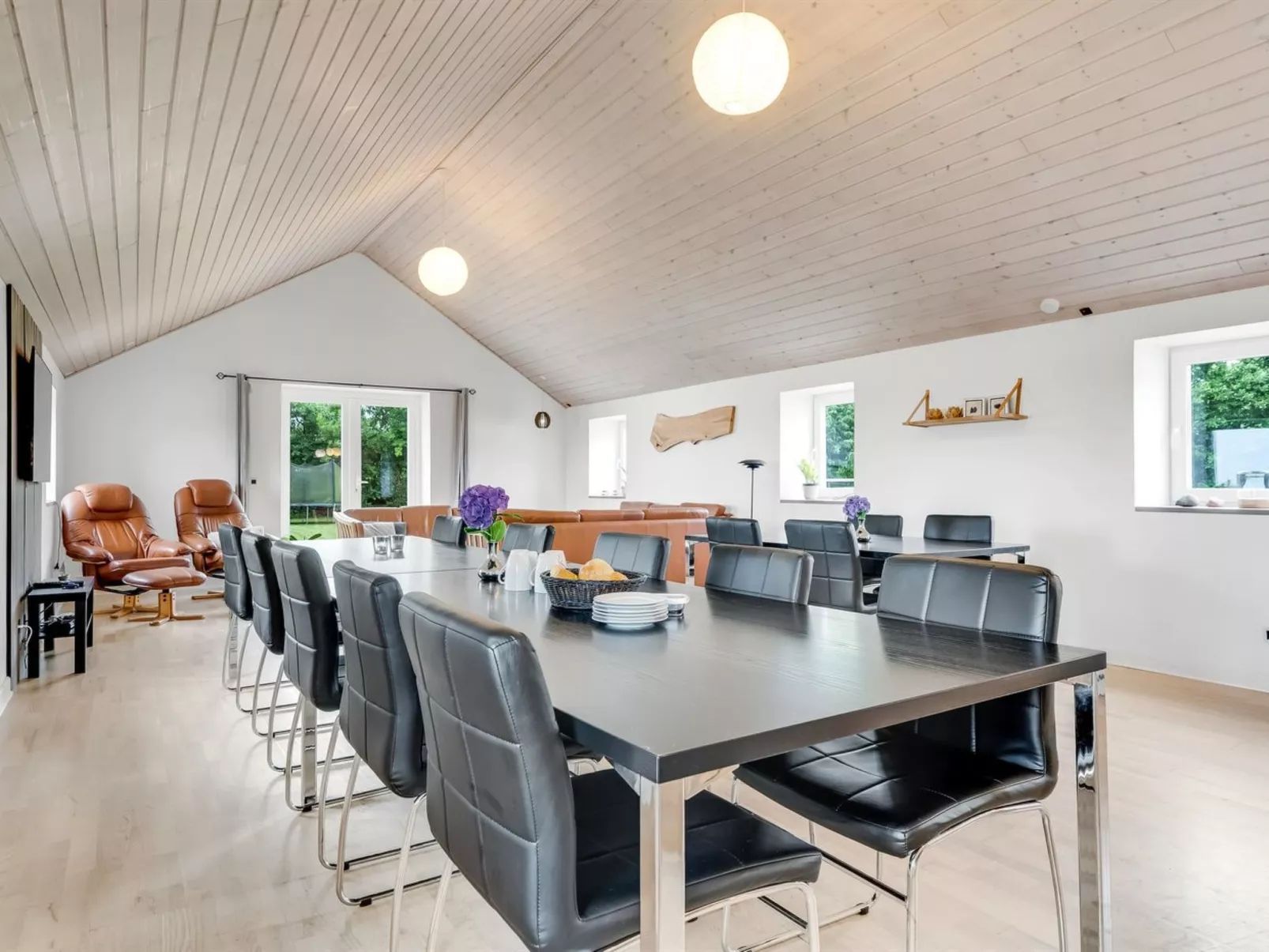 "Folkar" - 3km to the fjord-Binnen