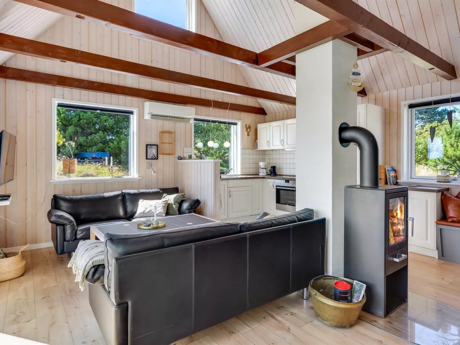 "Clare" - 4km from the sea-Binnen