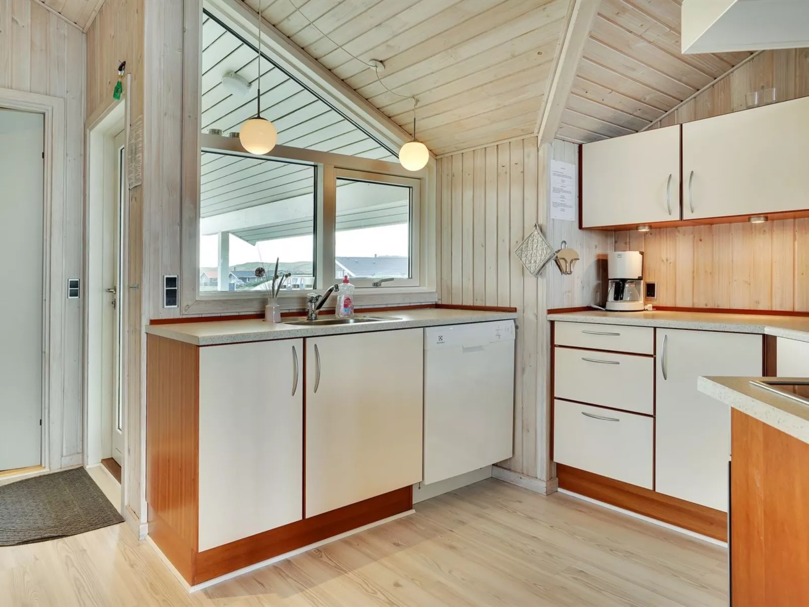 "Zaga" -  from the sea-Binnen