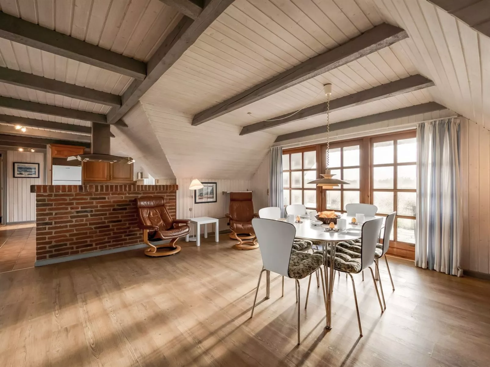 "Vangja" - 700m to the fjord-Binnen