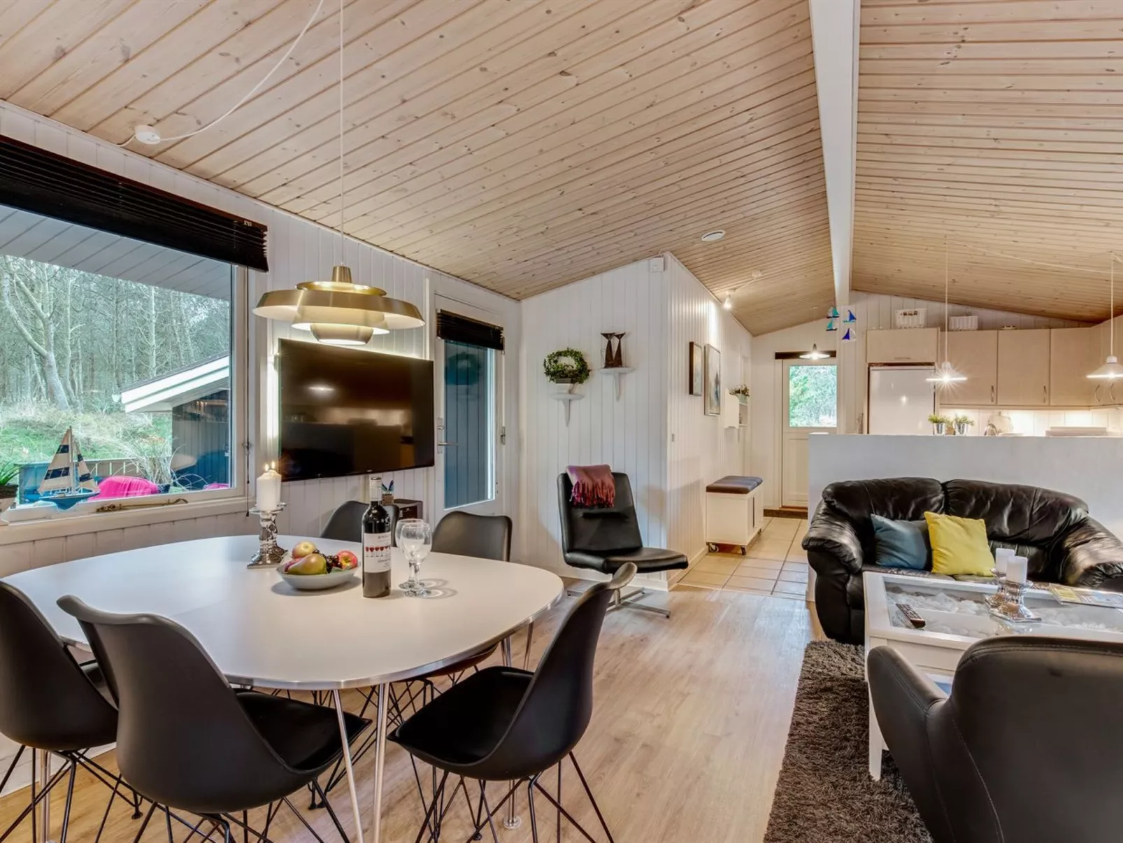 "Emeline" - 1.7km from the sea-Binnen