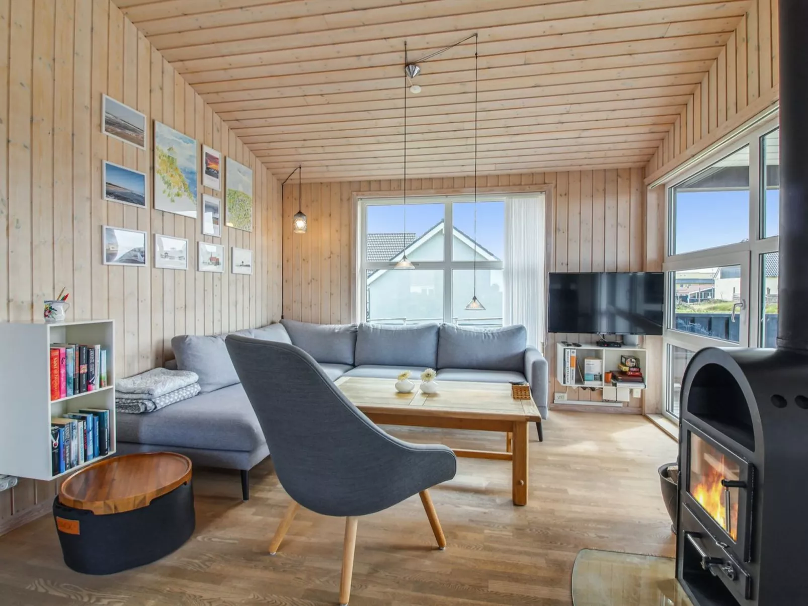 "Eyvin" - 100m from the sea-Binnen