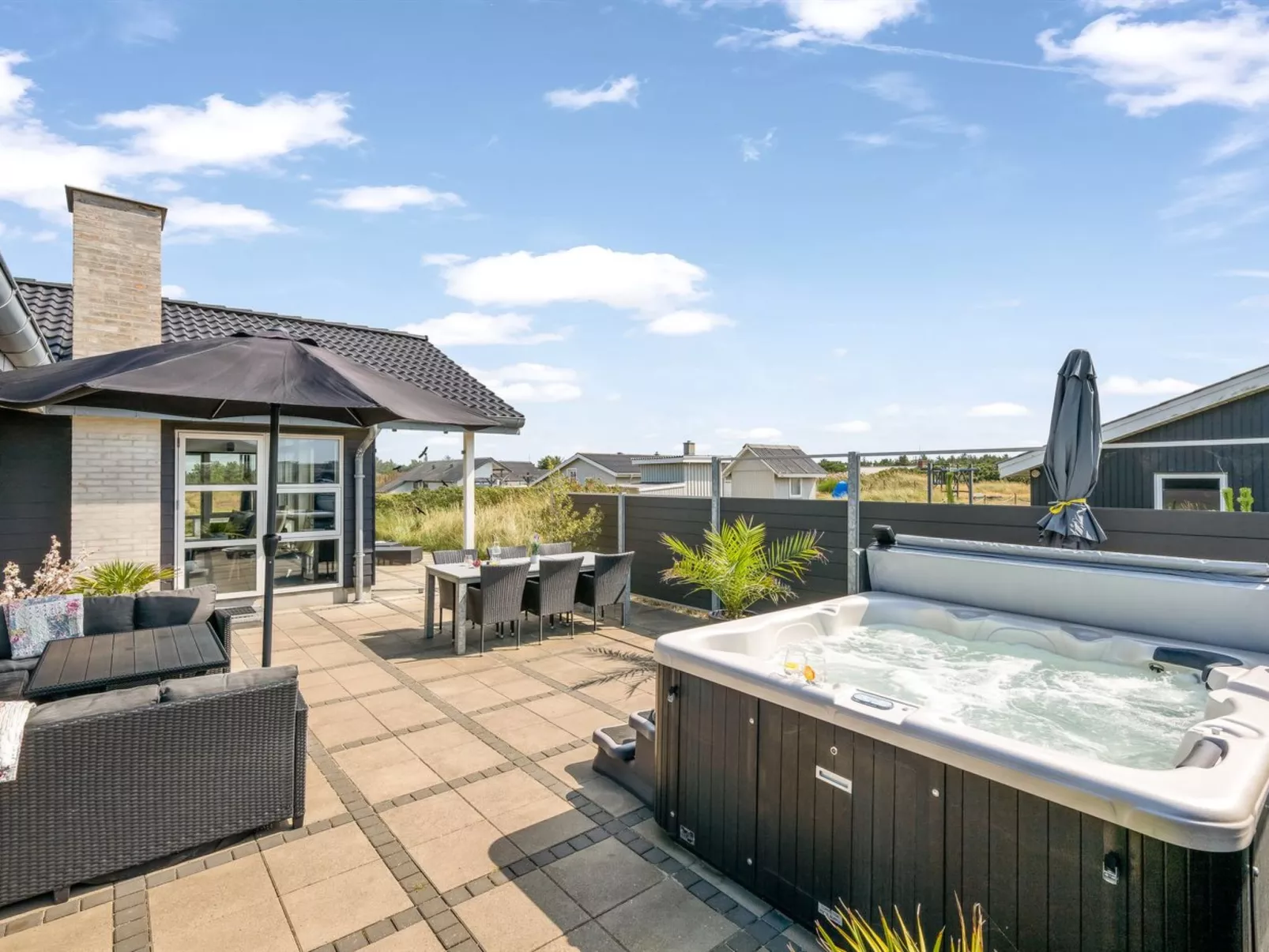 "Ennie" -  from the sea-Buiten