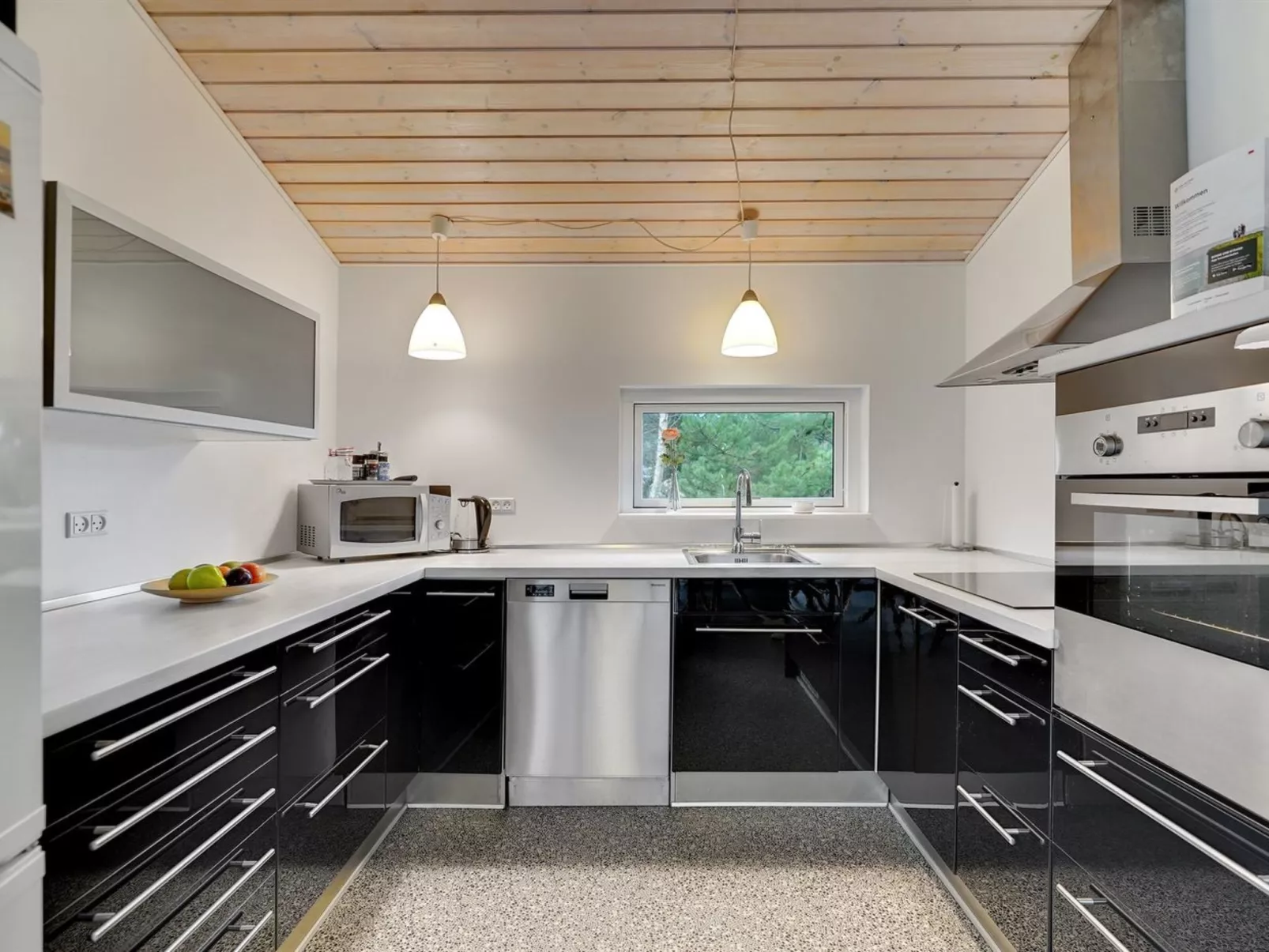 "France" - 1.1km from the sea-Binnen