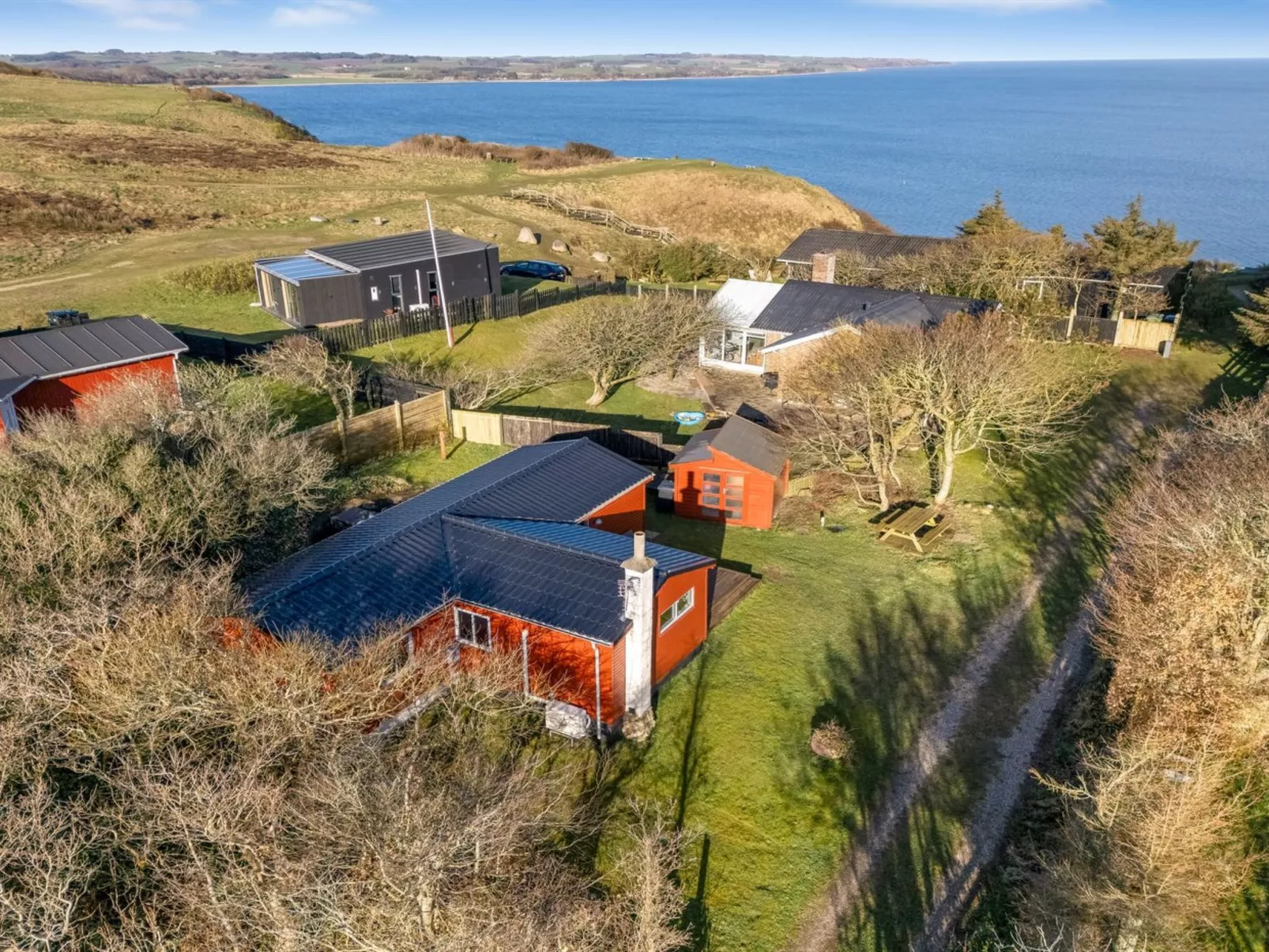 "Alpi" - 250m to the fjord-Buiten