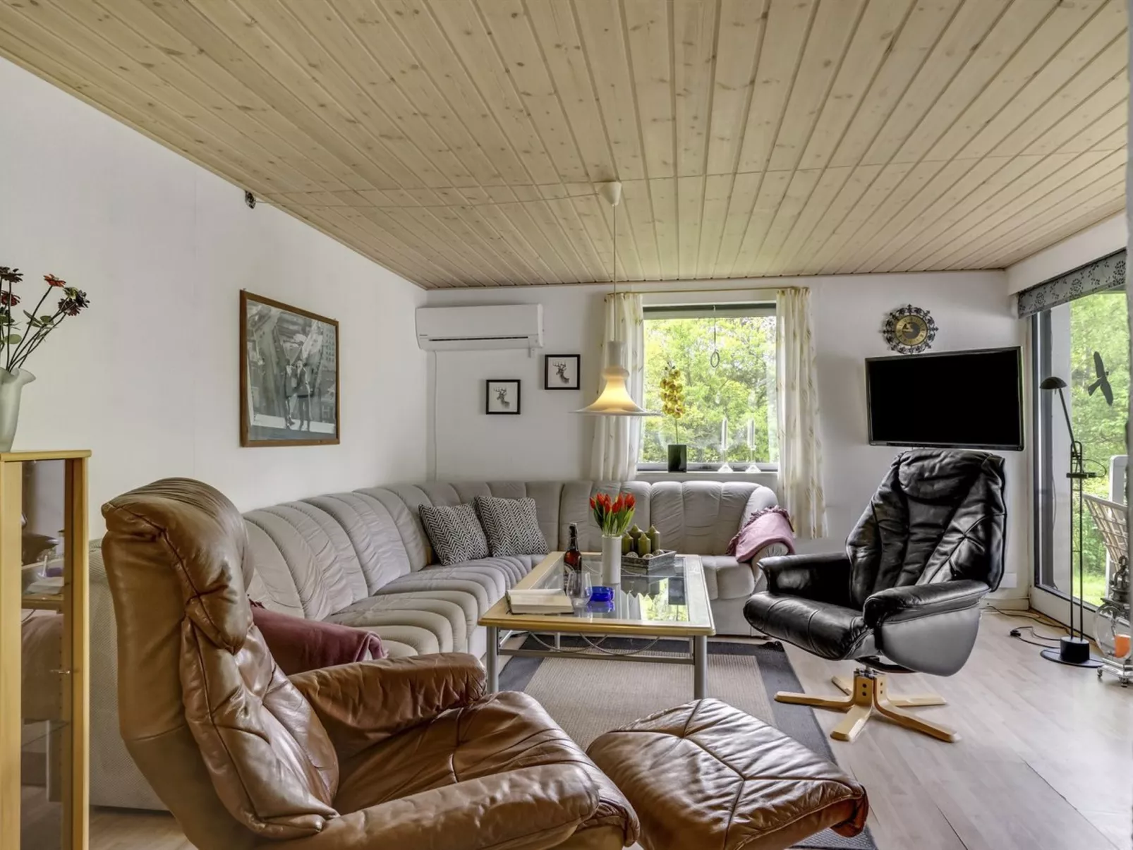 "Yak" - 350m from the sea-Binnen